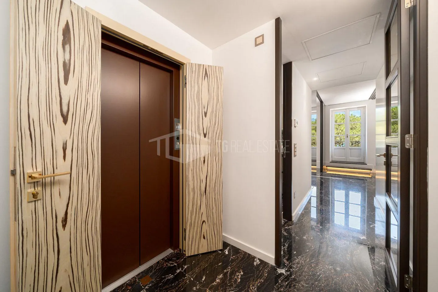 UNIQUE PROPERTY IN THE HEART OF LUGANO – PIAZZA REZZONICO - Photo 14 of 16