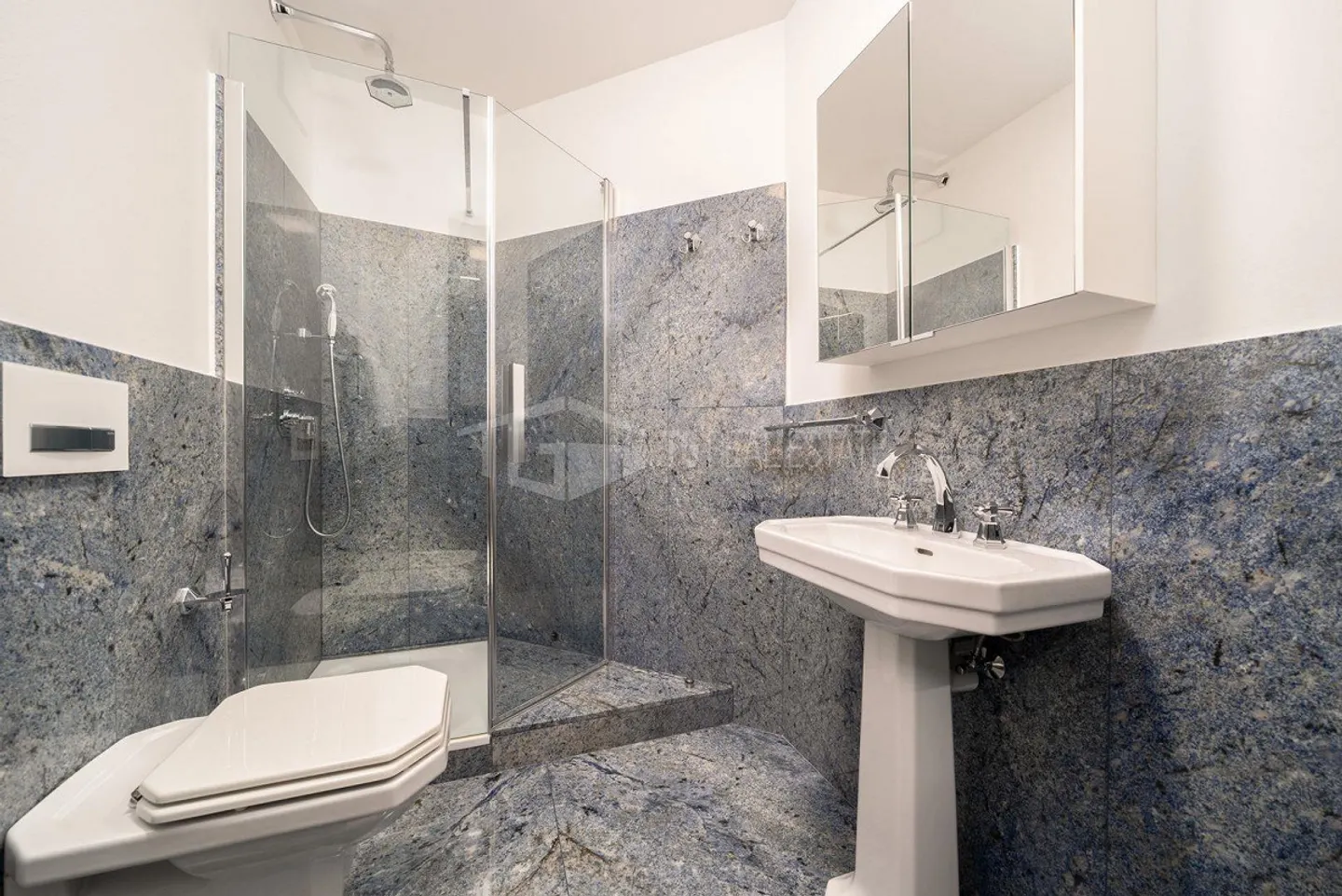 UNIQUE PROPERTY IN THE HEART OF LUGANO – PIAZZA REZZONICO - Photo 15 of 16