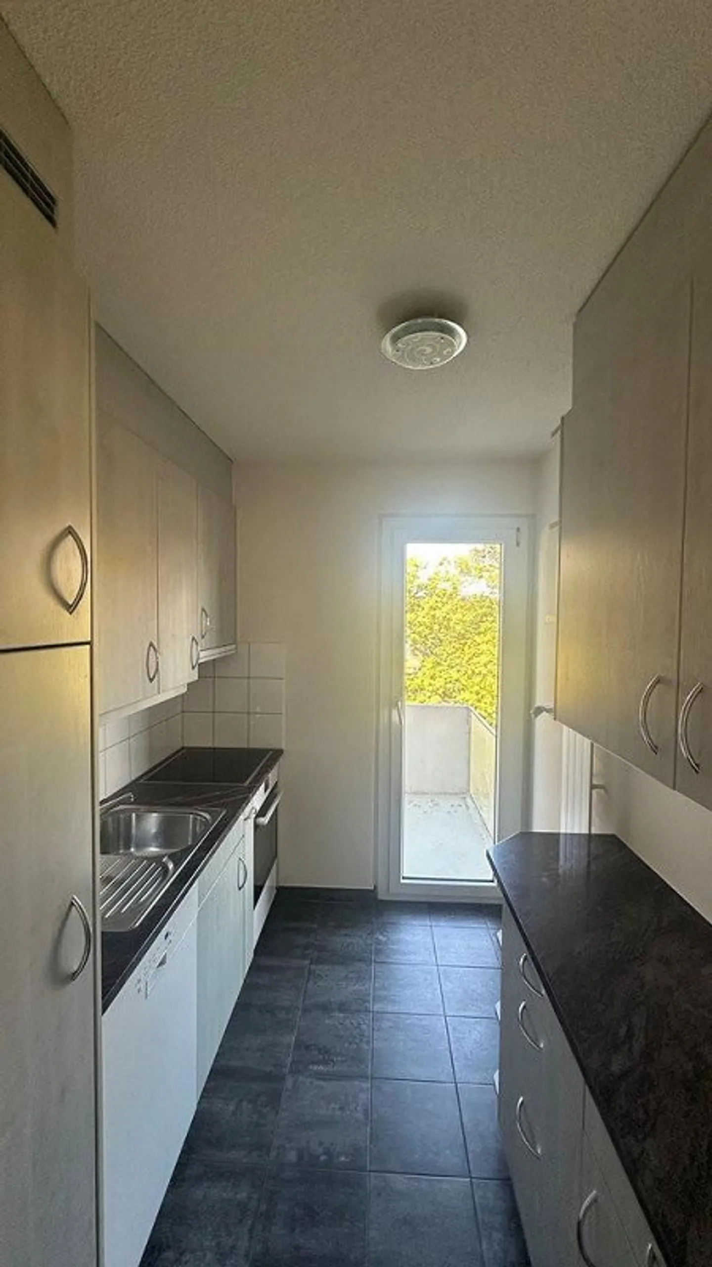 Appartement charmant dans un quartier vivant ! - Photo 2 sur 8