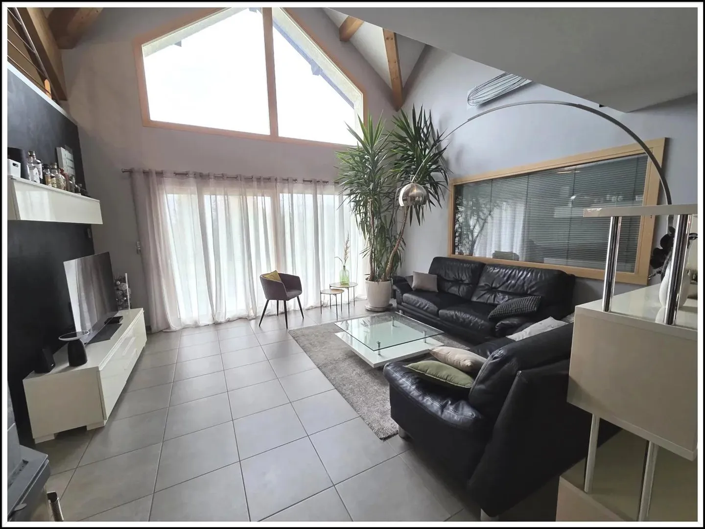 Villa with 10 rooms - Photo 4 of 8