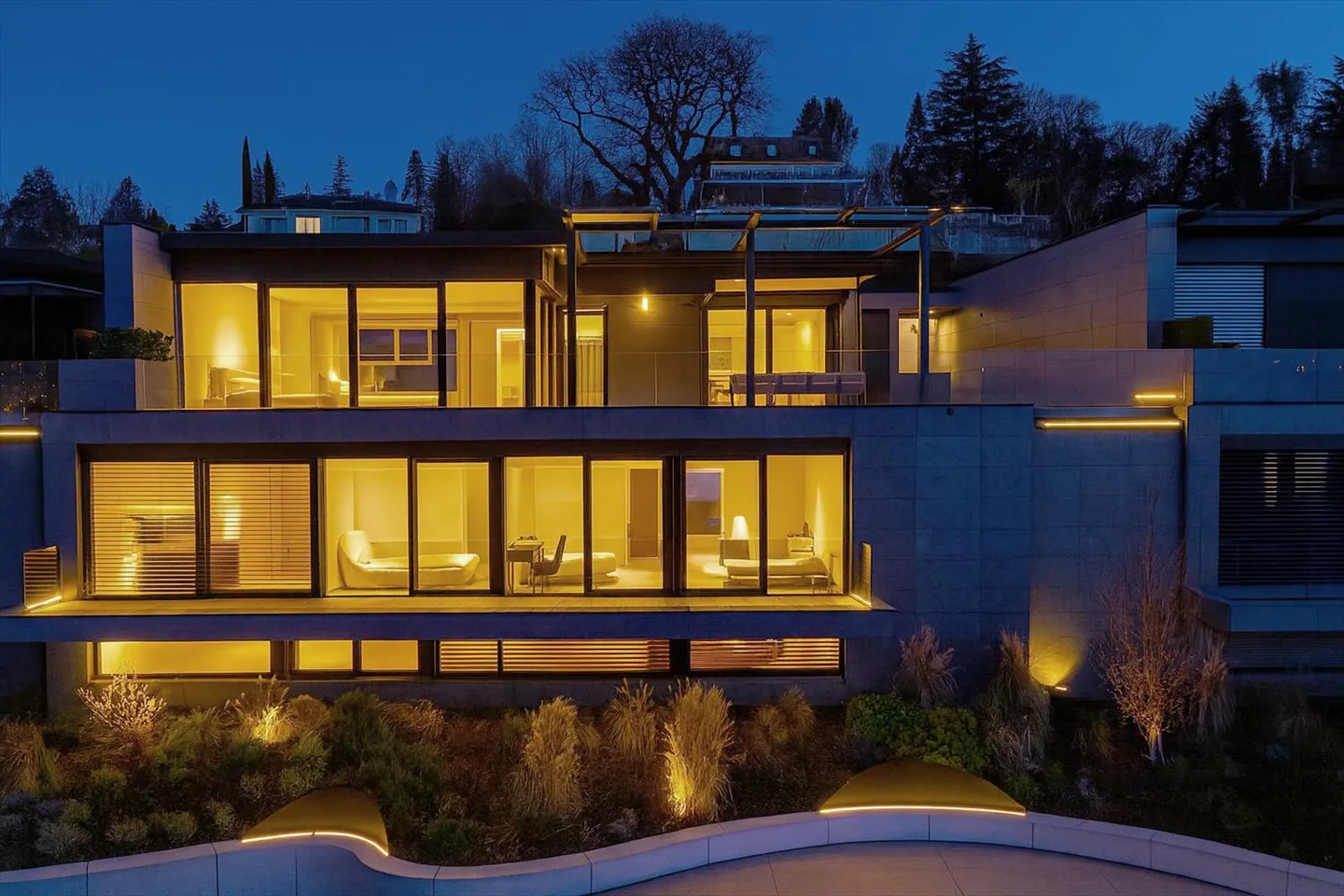 Luxury Villa with Panoramic Lake View - Photo 1 of 13