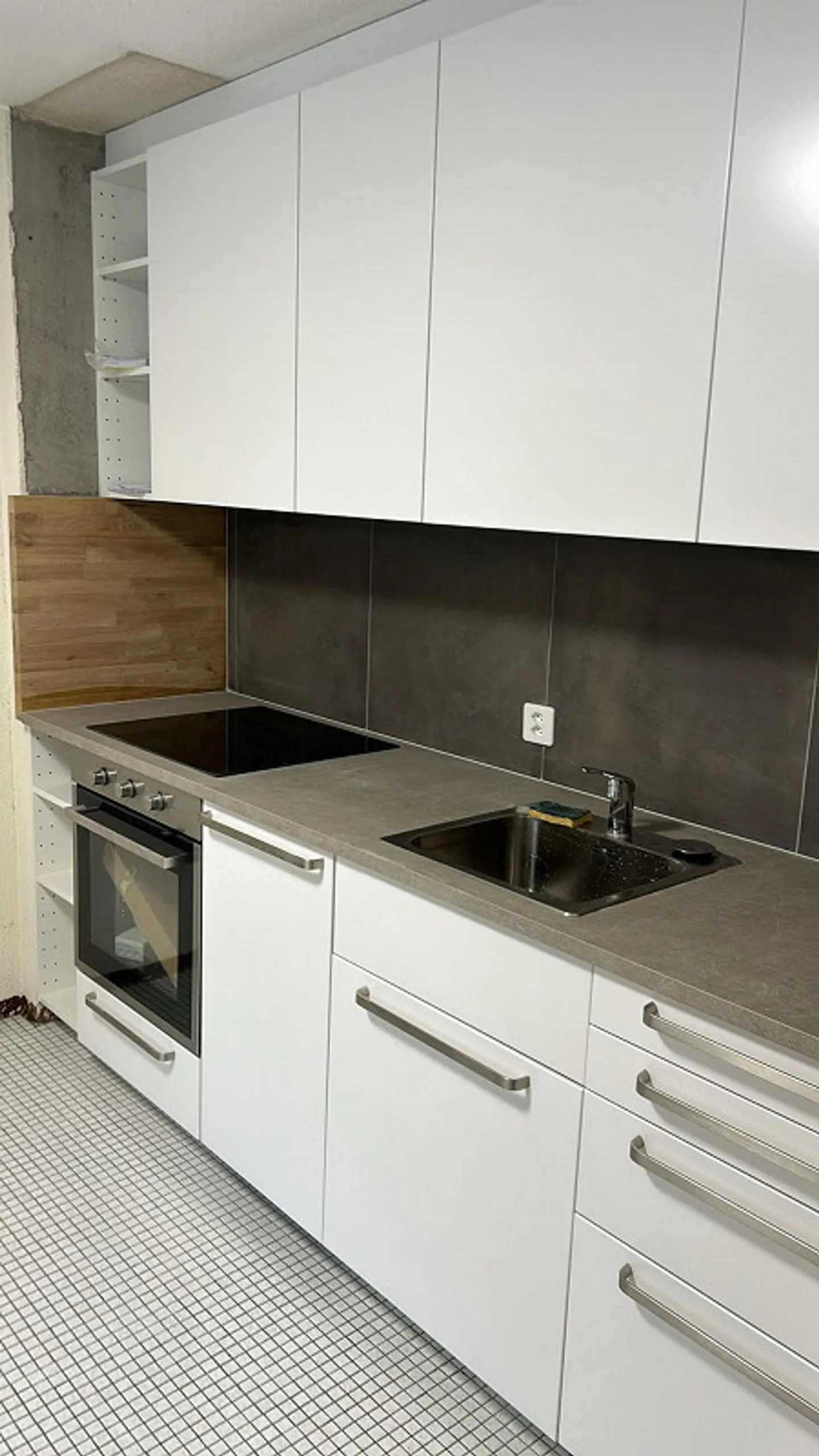 Affordable bright renovated apartment in the green - Photo 2 of 12