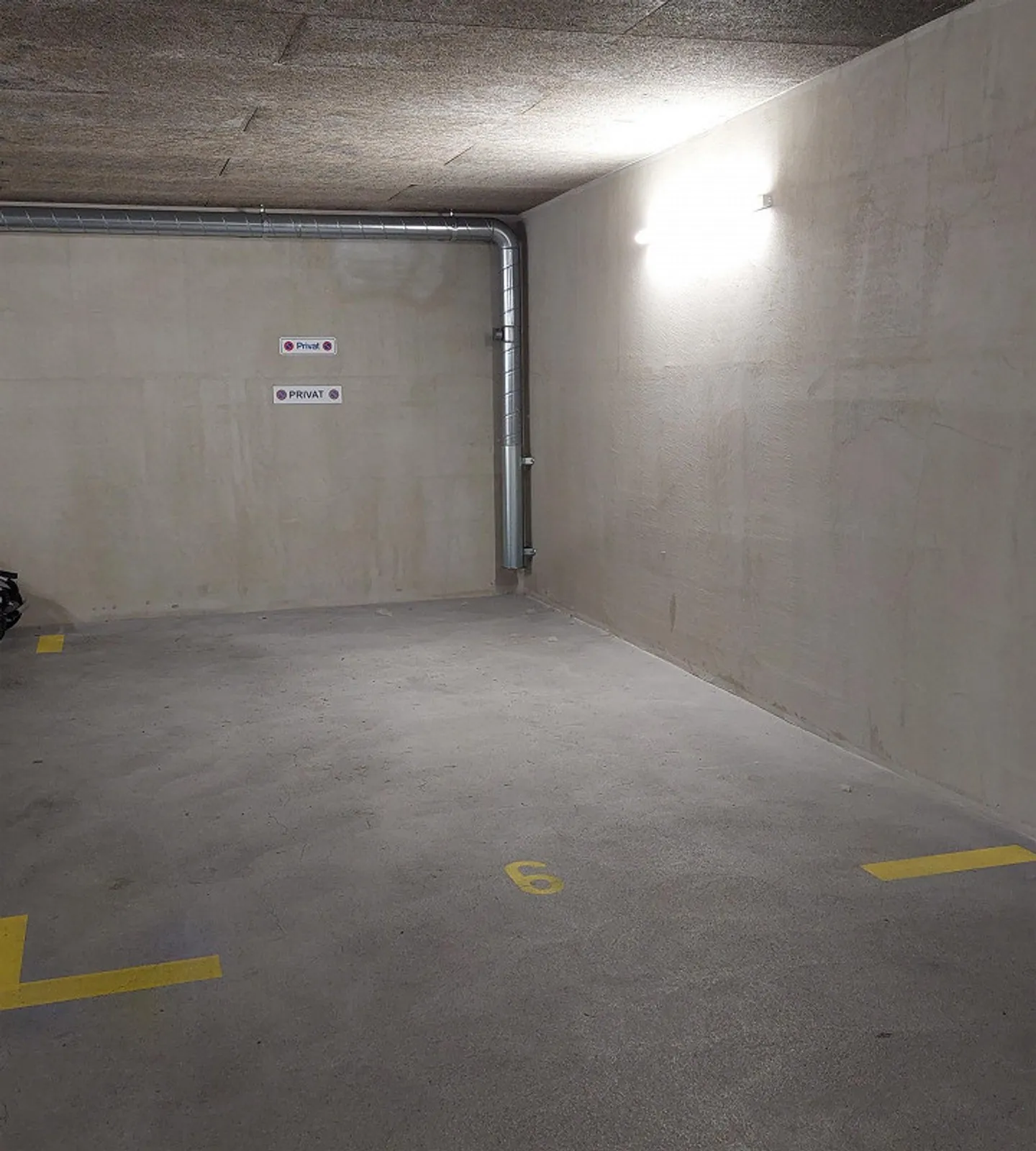 Parking space in the open part of the underground garage - Photo 1 of 1