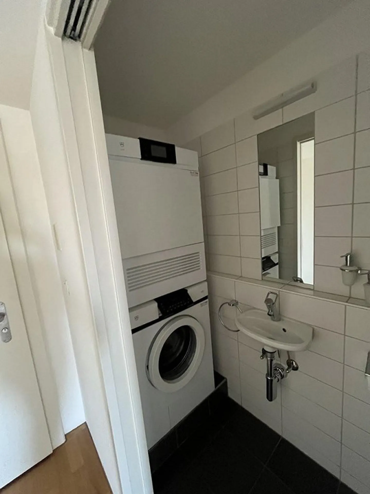 RENT WITHOUT DEPOSIT - Live centrally in a quiet neighborhood - Photo 10 of 11