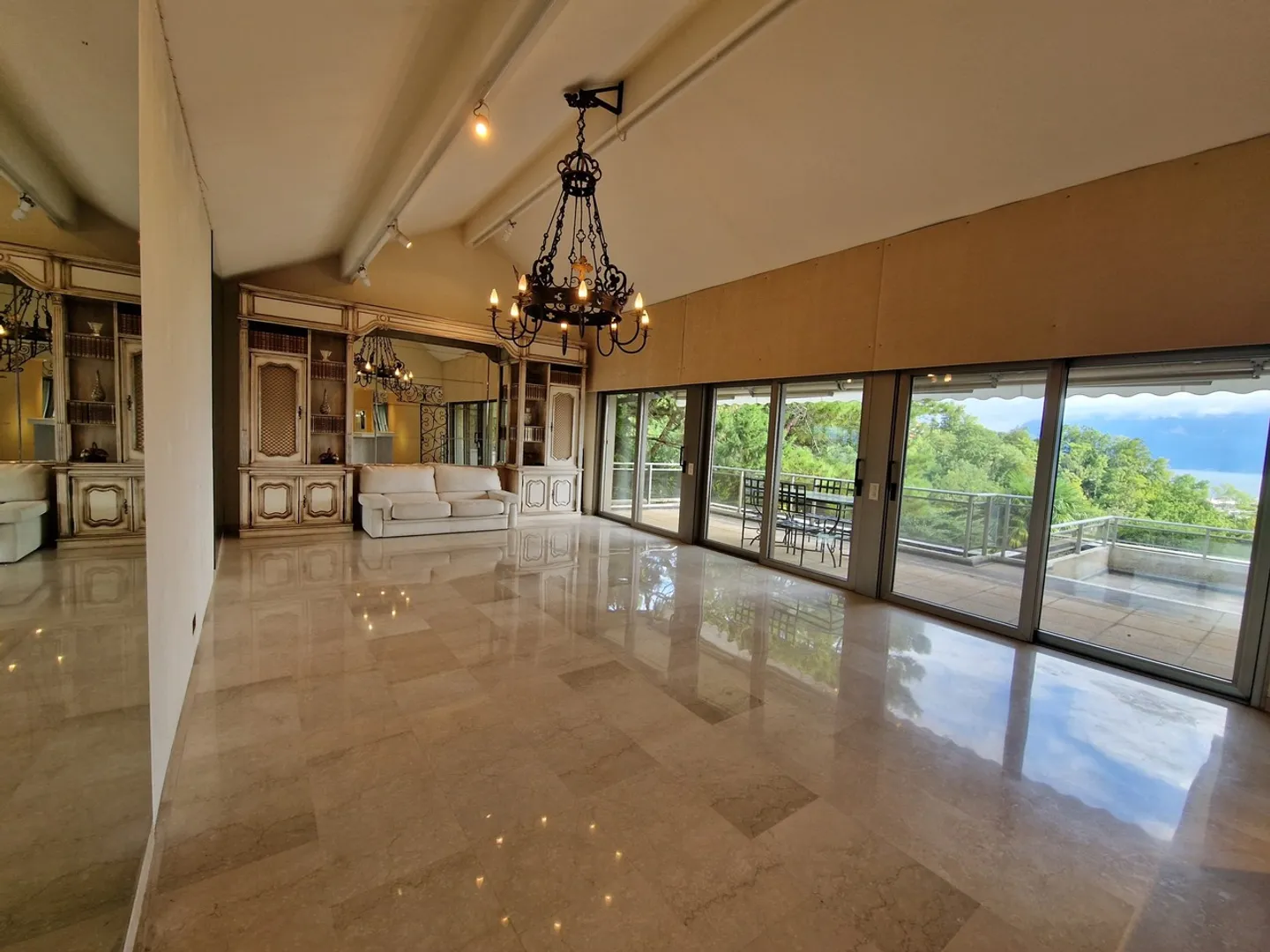 Pully center, lake view, indoor pool - Photo 18 of 18