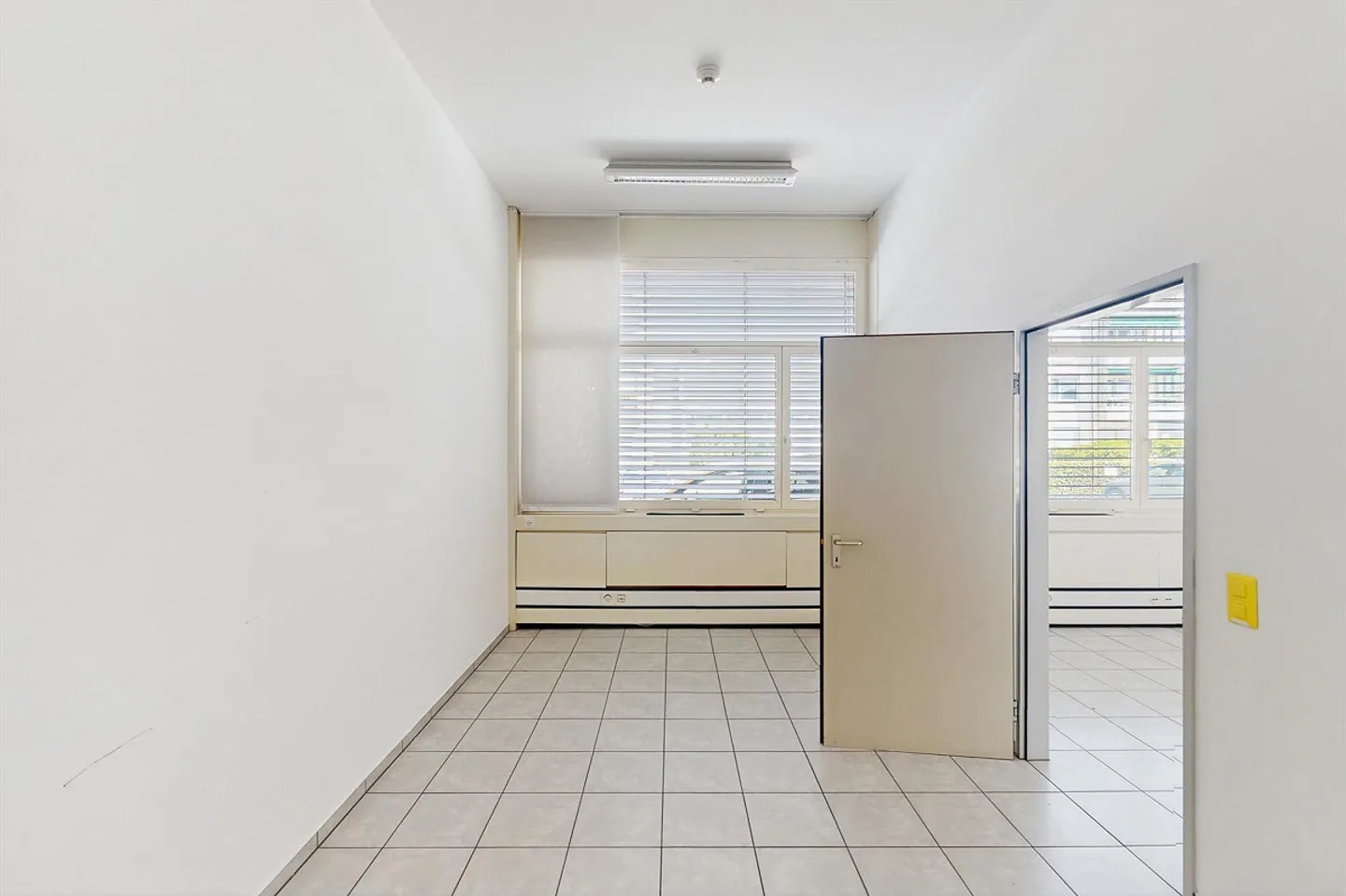 125m2 Commercial Space on the Ground Floor - Strategic Accessibility - Photo 4 of 12