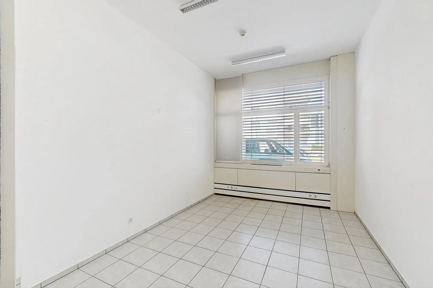 125m2 Commercial Space on the Ground Floor - Strategic Accessibility - Photo 5 of 12