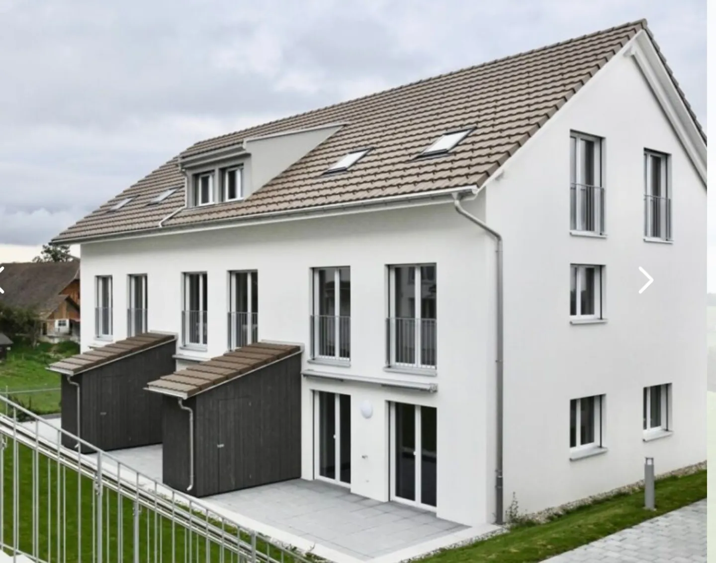 Modernes Eckhaus mit Garten - Foto 1 von 12