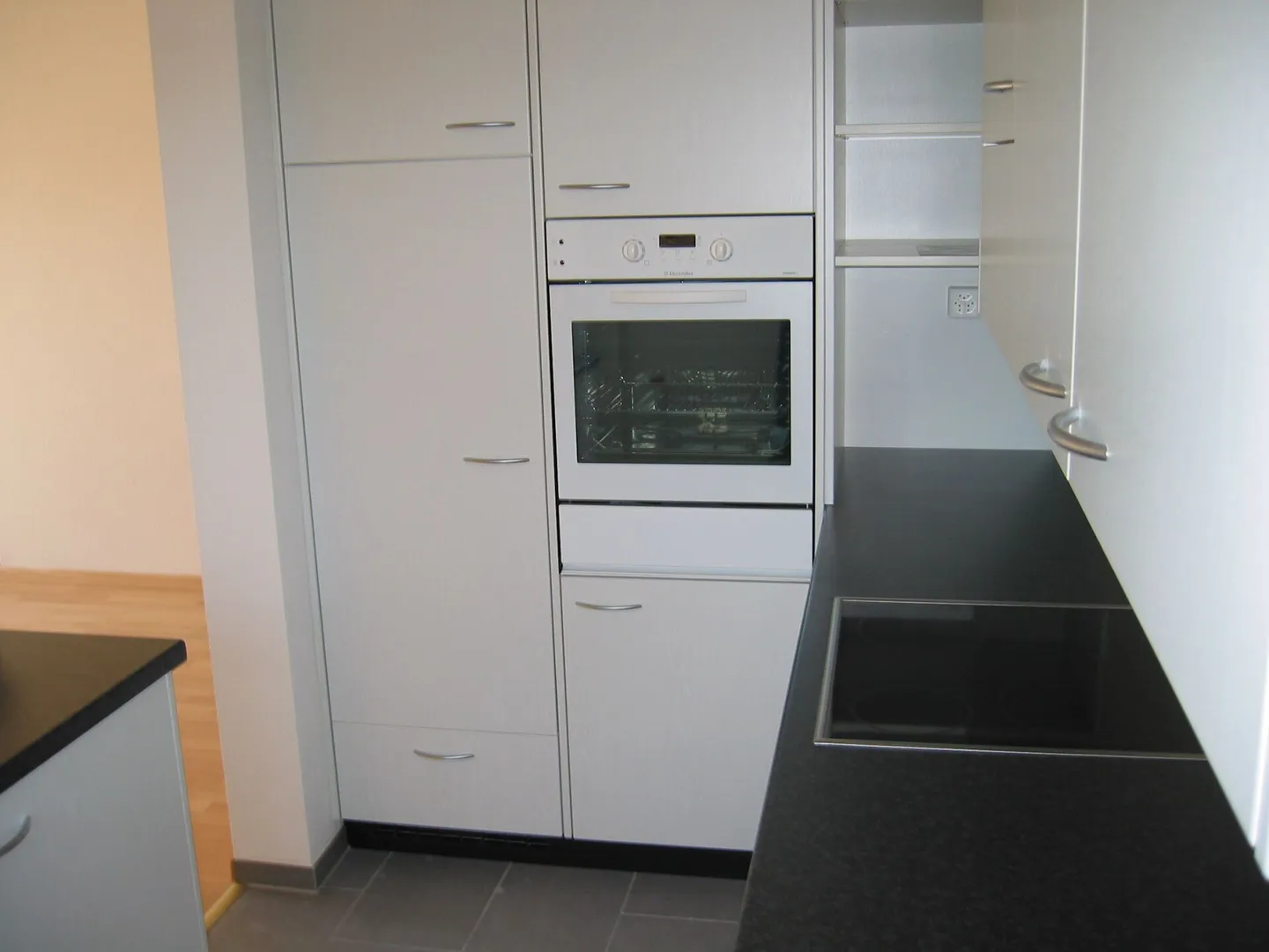 Partially renovated 4-room apartment in Liebefeld for rent! - Photo 5 of 14