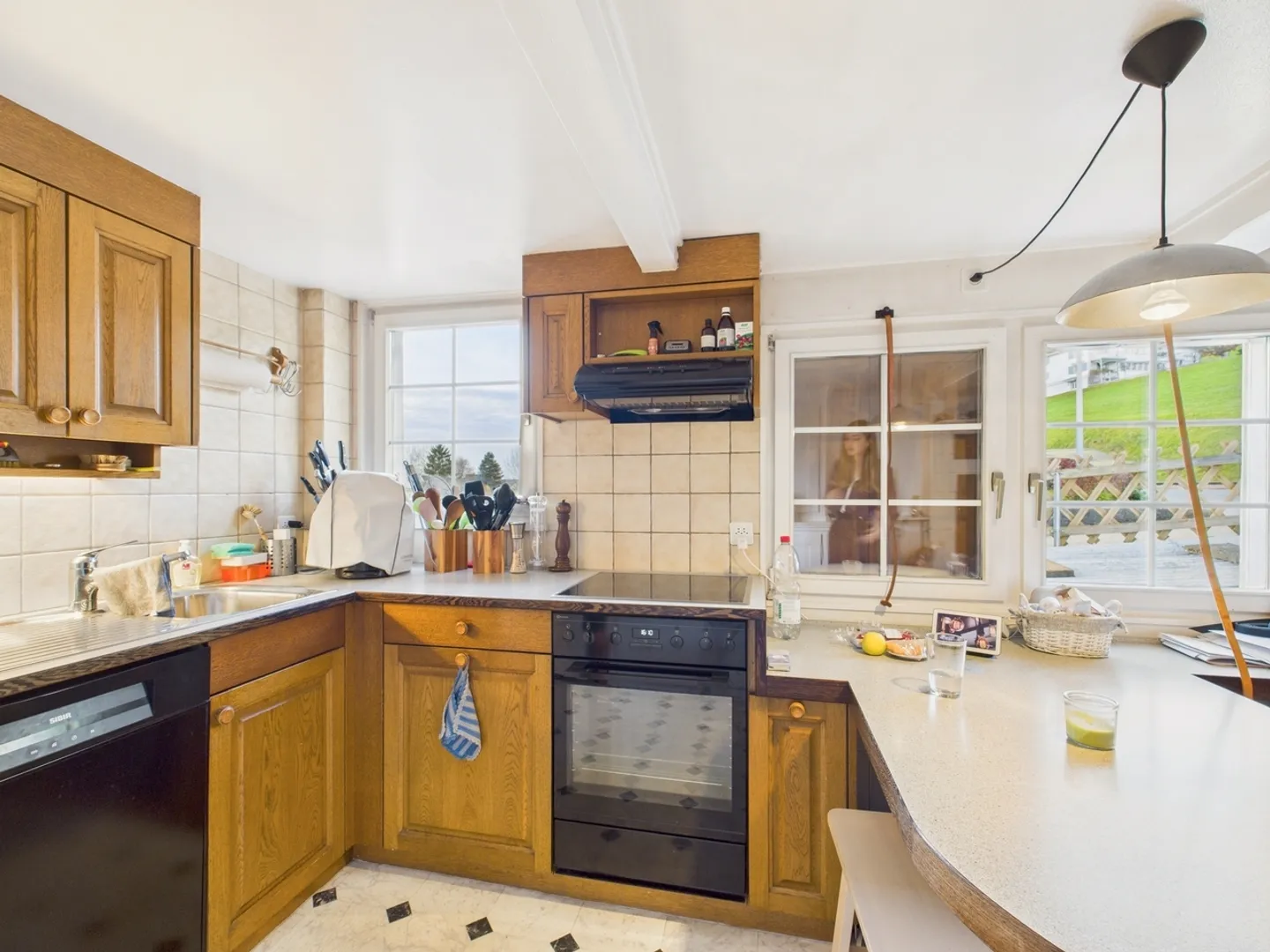 Maison duplex spacieuse de 7,5 pièces avec jardin à Niederteufen - Photo 4 sur 12