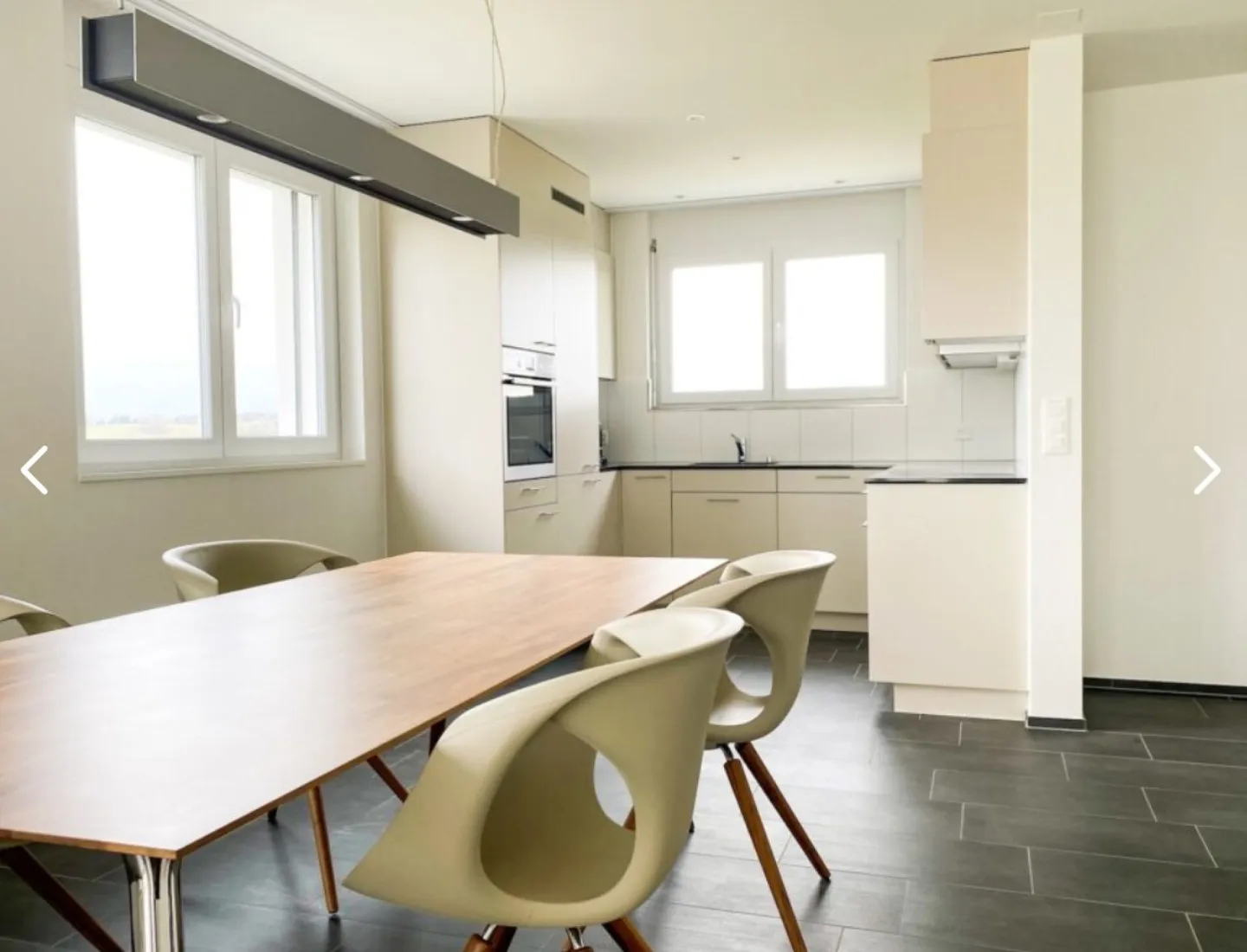 Modernes Eckhaus mit Garten - Foto 6 von 12