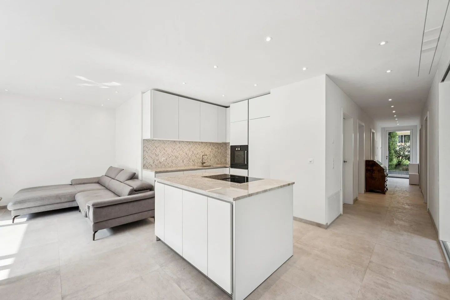 Stylish 4.5-Room Garden Apartment in Riehen - Photo 1 of 9