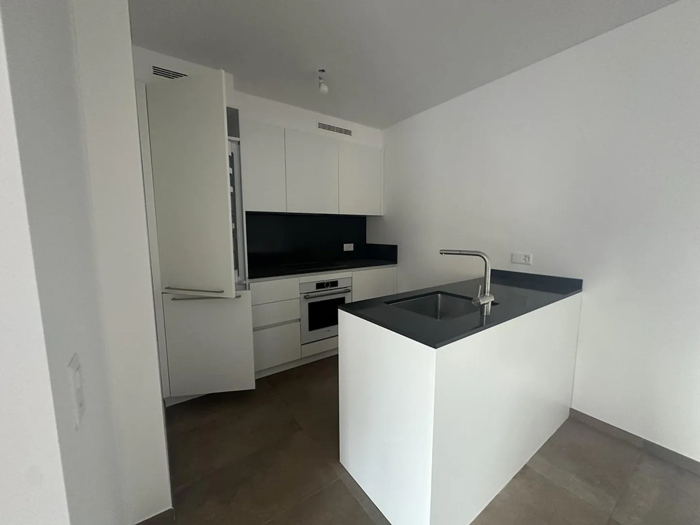 3.5-room first letting – bright interiors, private loggia and modern comfort in Breganzona - Photo 2 of 8