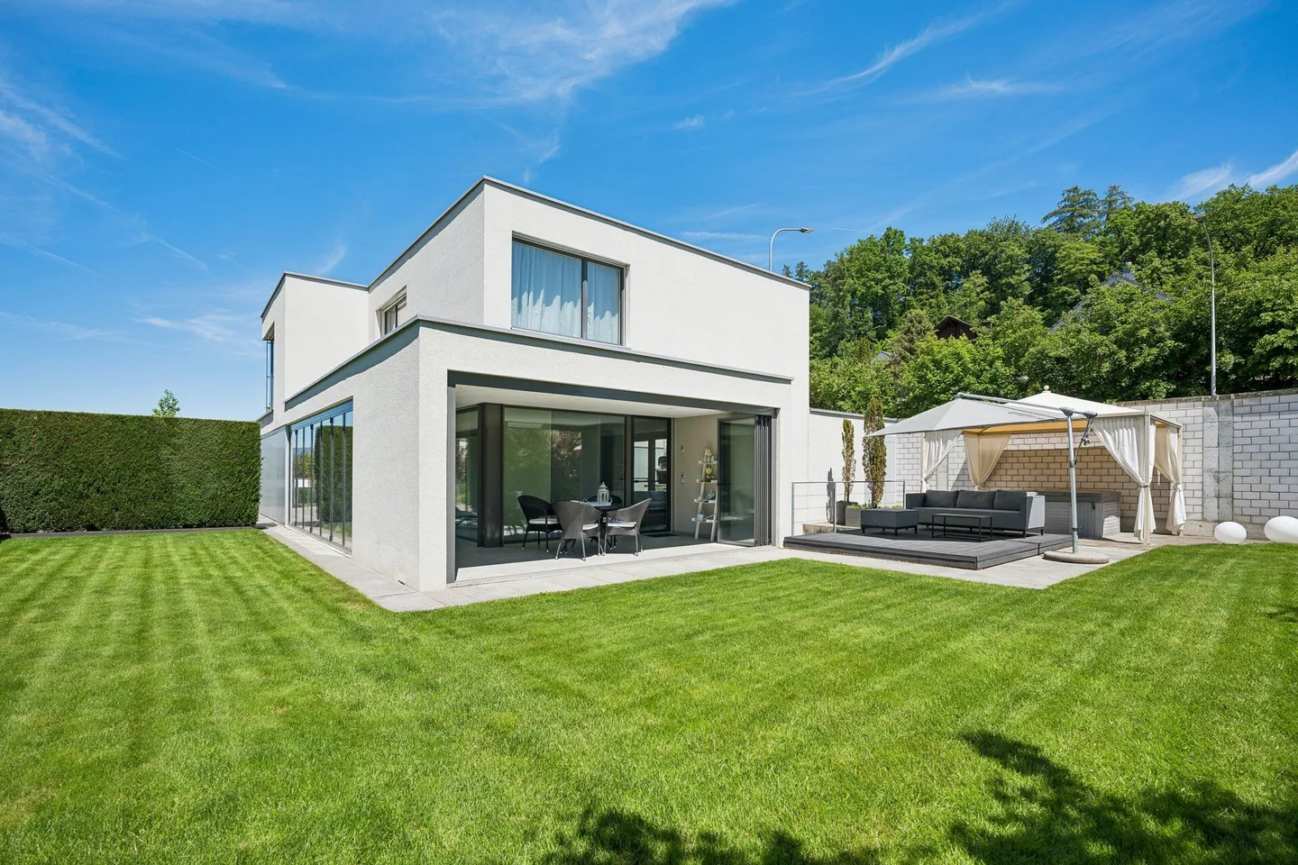 Architecture moderne avec un haut niveau de développement - Photo 1 sur 24