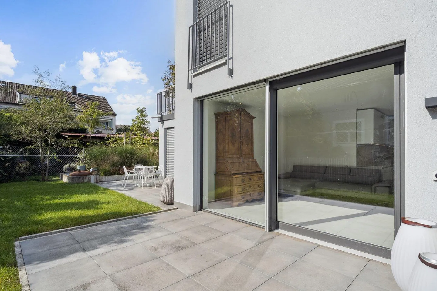 Stylish 4.5-Room Garden Apartment in Riehen - Photo 7 of 9