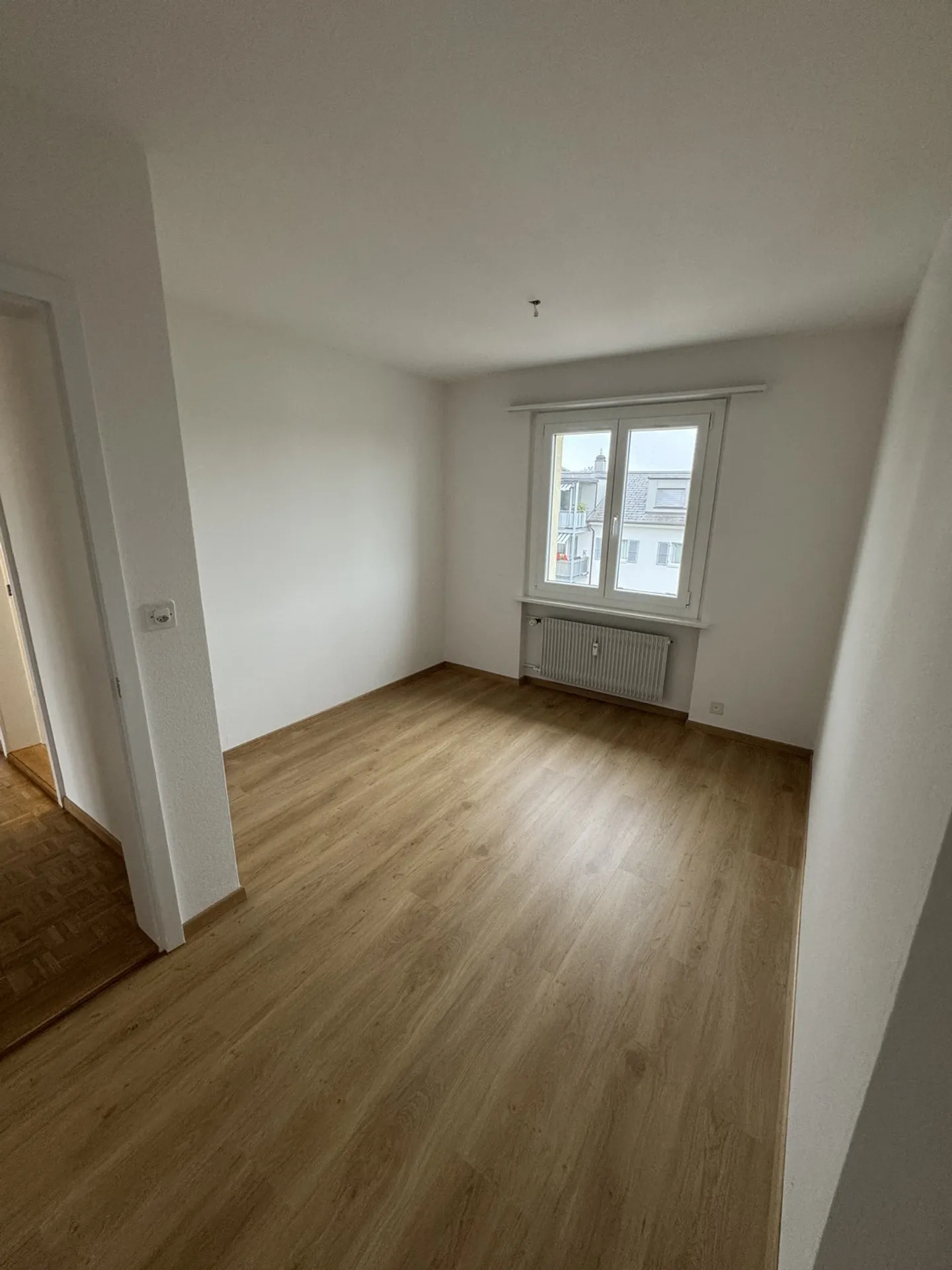 Ampio appartamento di 4 stanze a Kirchberg - Foto 4 di 5