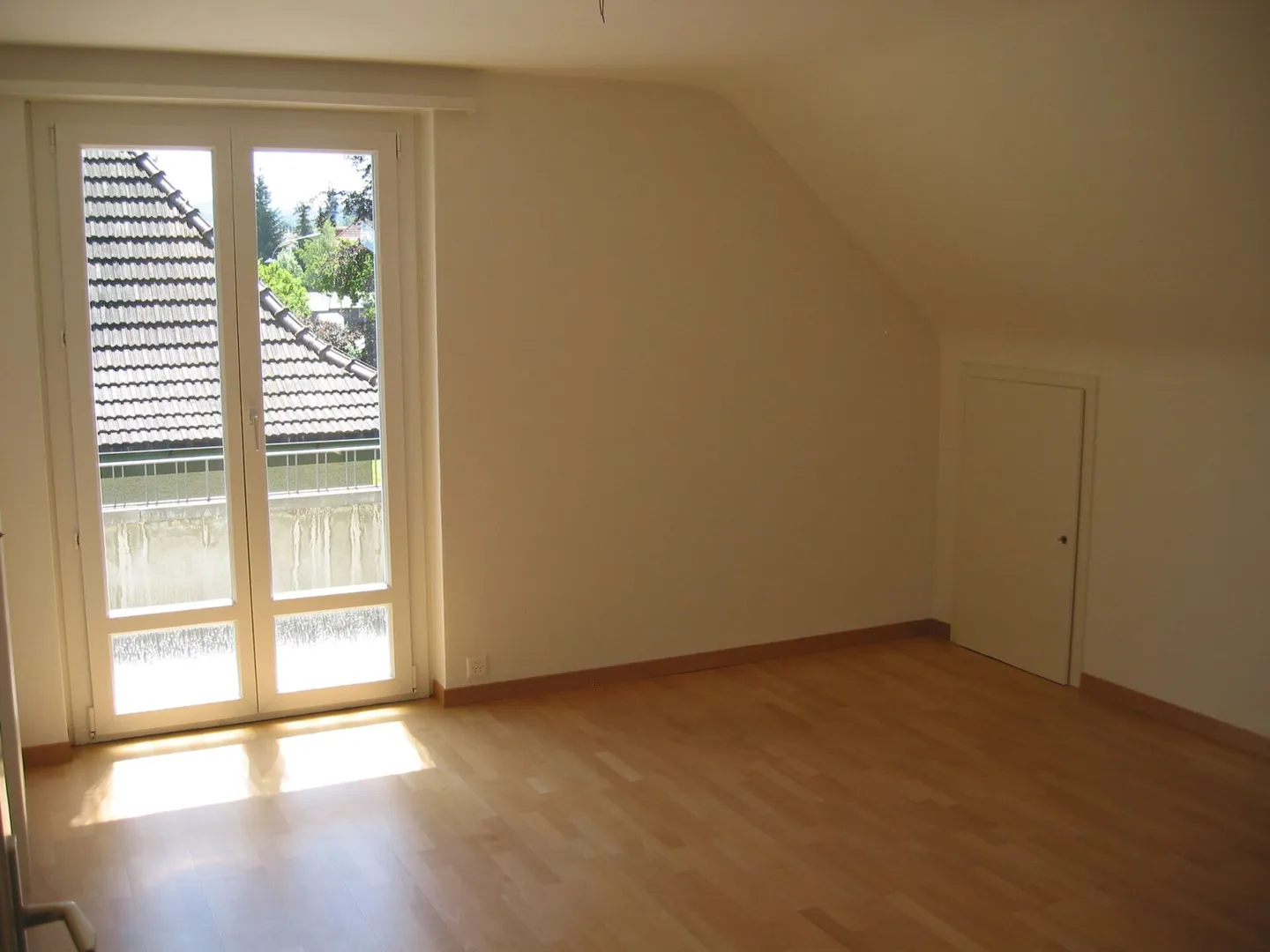 Partially renovated 4-room apartment in Liebefeld for rent! - Photo 7 of 14