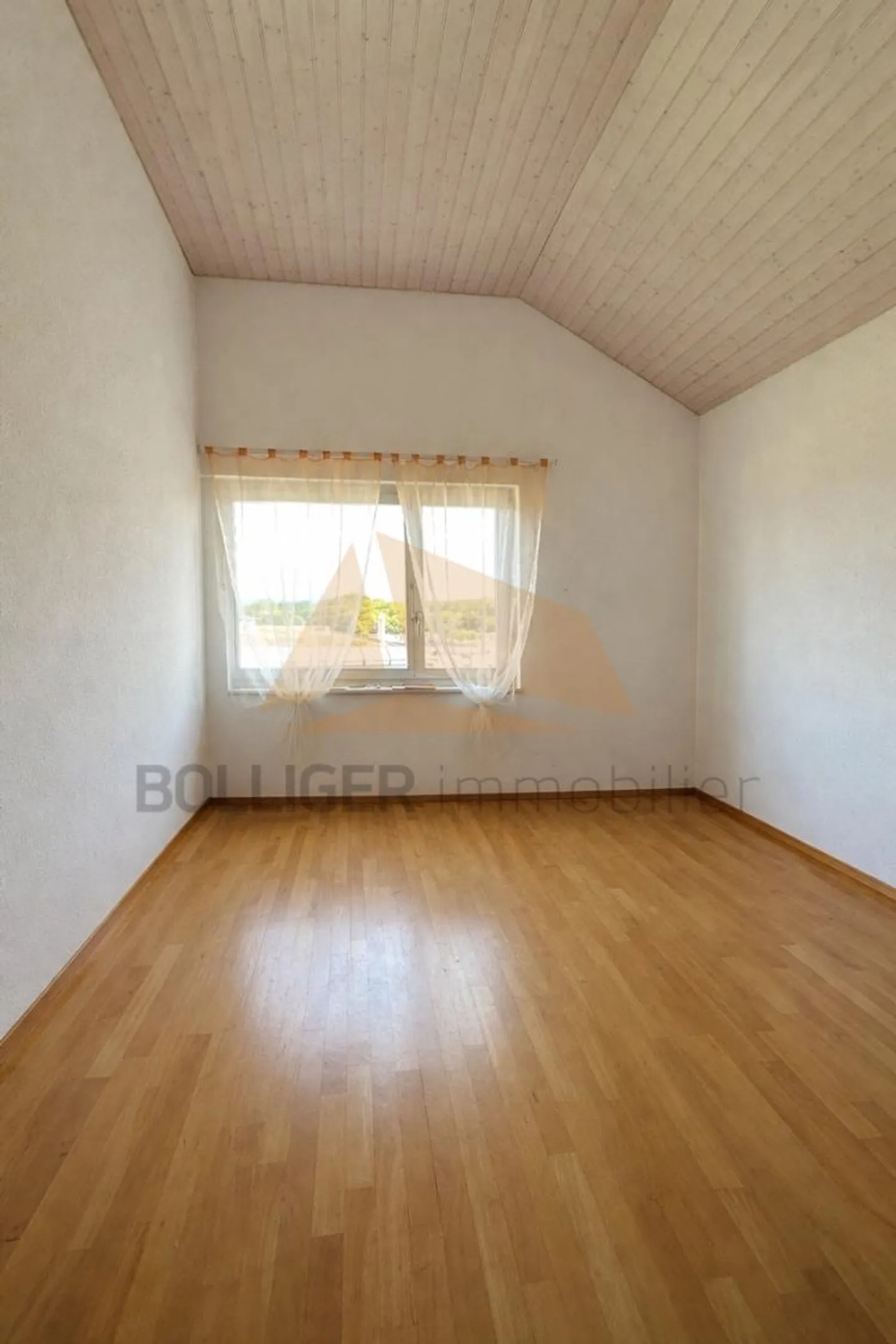 IN VENDITA: MAGNIFICA APPARTAMENTO 4,5 STANZE IN PPE CON 137 M2 - Foto 10 di 13