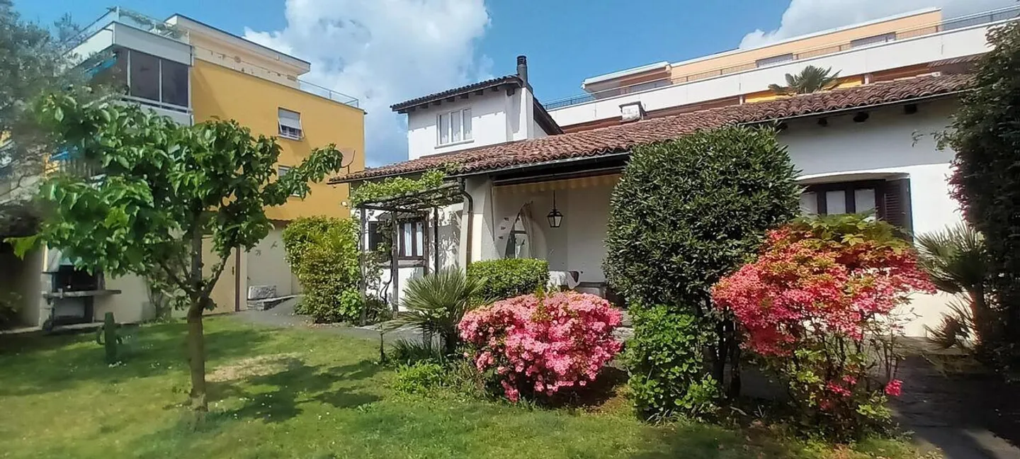 Einfamilienhaus mit großem Garten - Foto 1 von 6