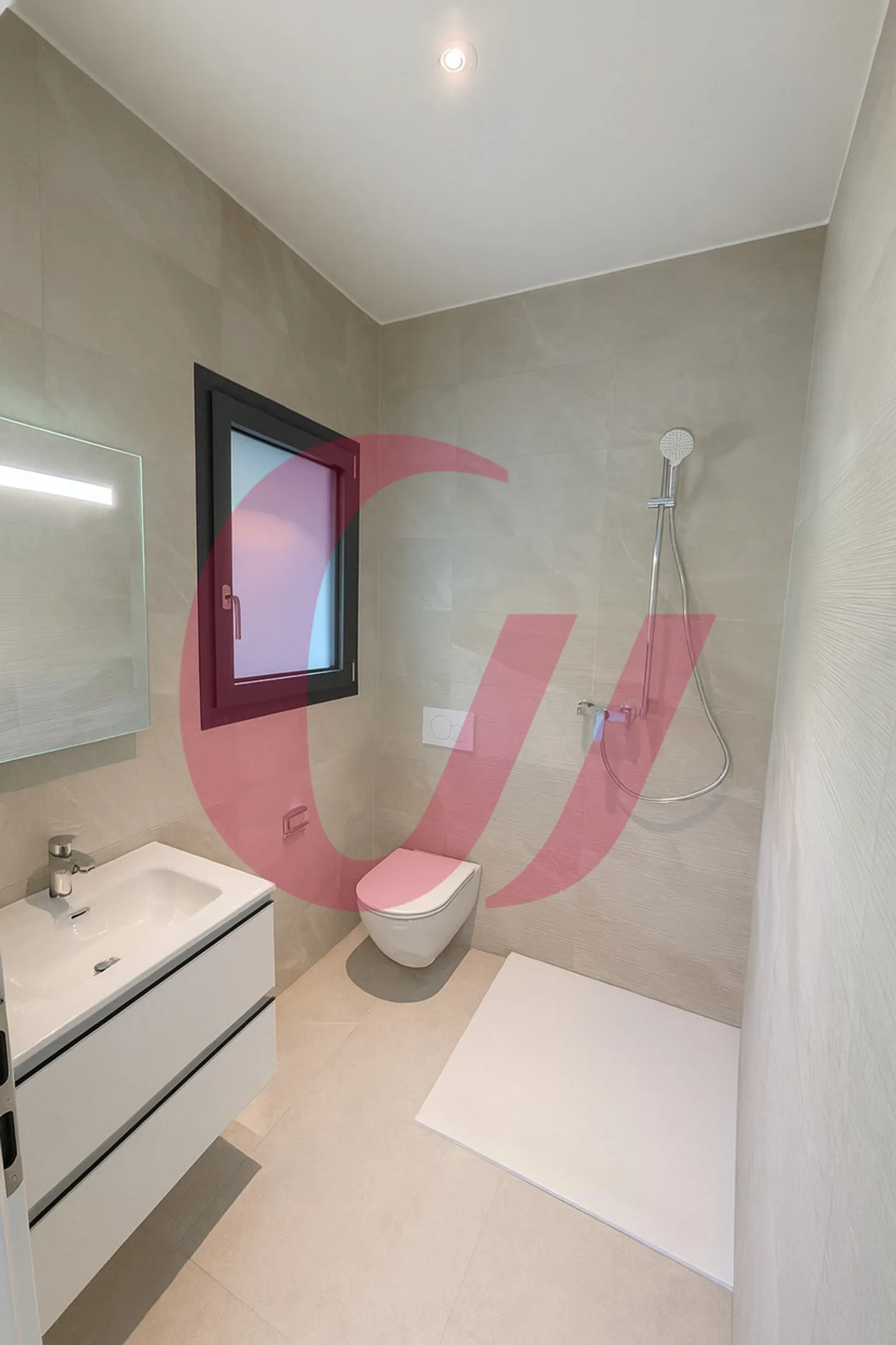 PRÄCHTIGE VILLA MIT 5,5 ZIMMERN IDEAL GELEGEN - Foto 8 von 10