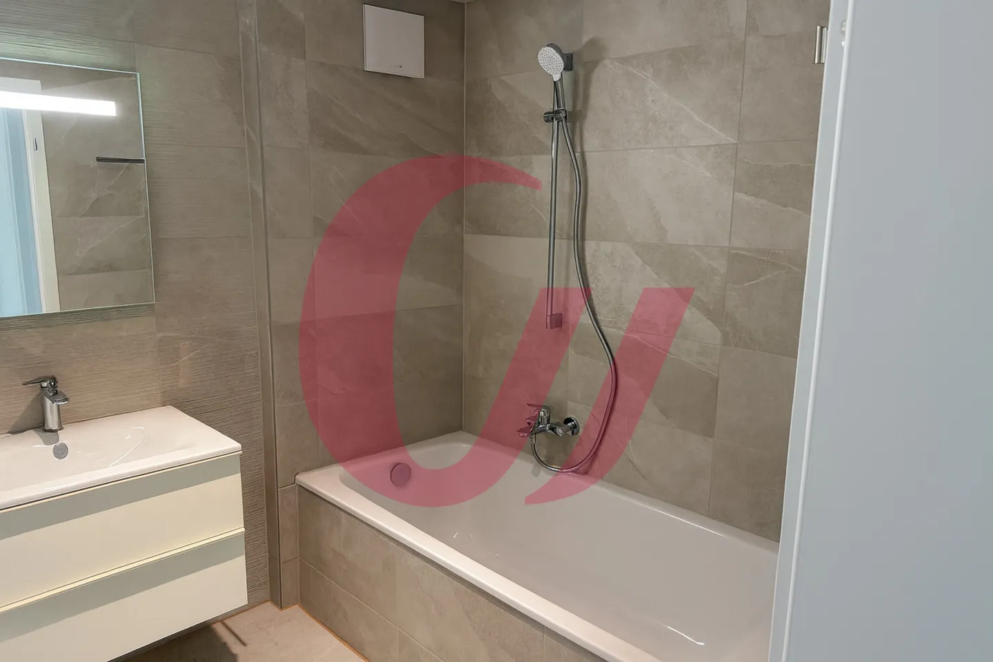 PRÄCHTIGE VILLA MIT 5,5 ZIMMERN IDEAL GELEGEN - Foto 9 von 10