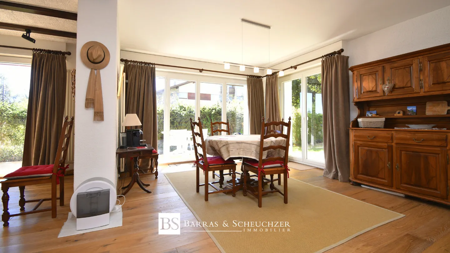 Spacious renovated garden-level apartment with 3 parking spaces included - Photo 7 of 16