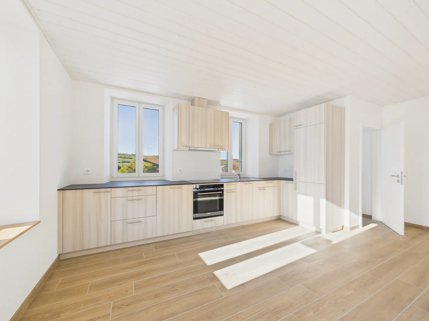 Helles und vollständig renoviertes 4,5-Zimmer-Apartment mit Kamin in Châtill - Foto 2 von 13