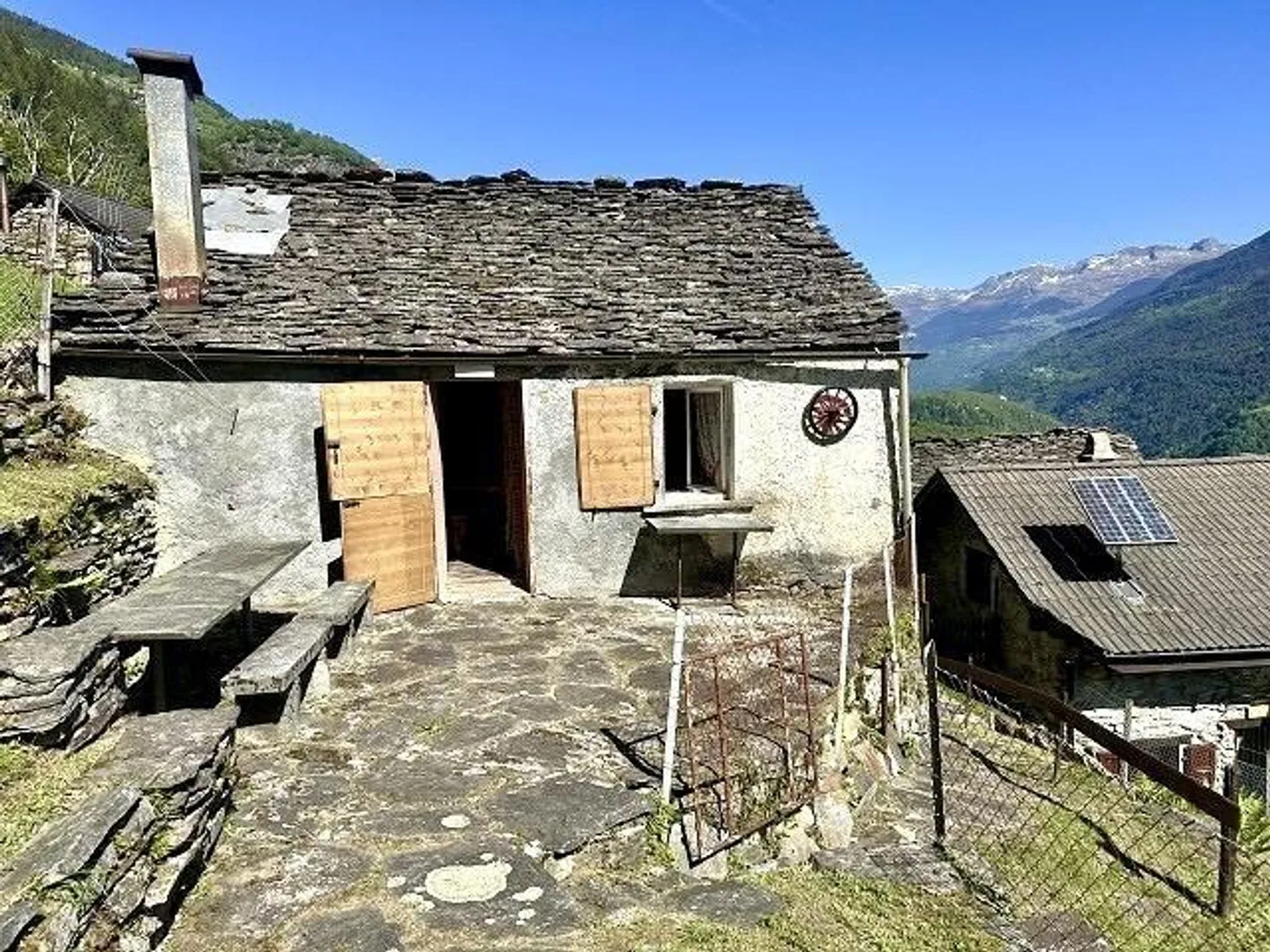 Rustico di 3 locali in una posizione molto tranquilla con vista - Foto 2 di 28