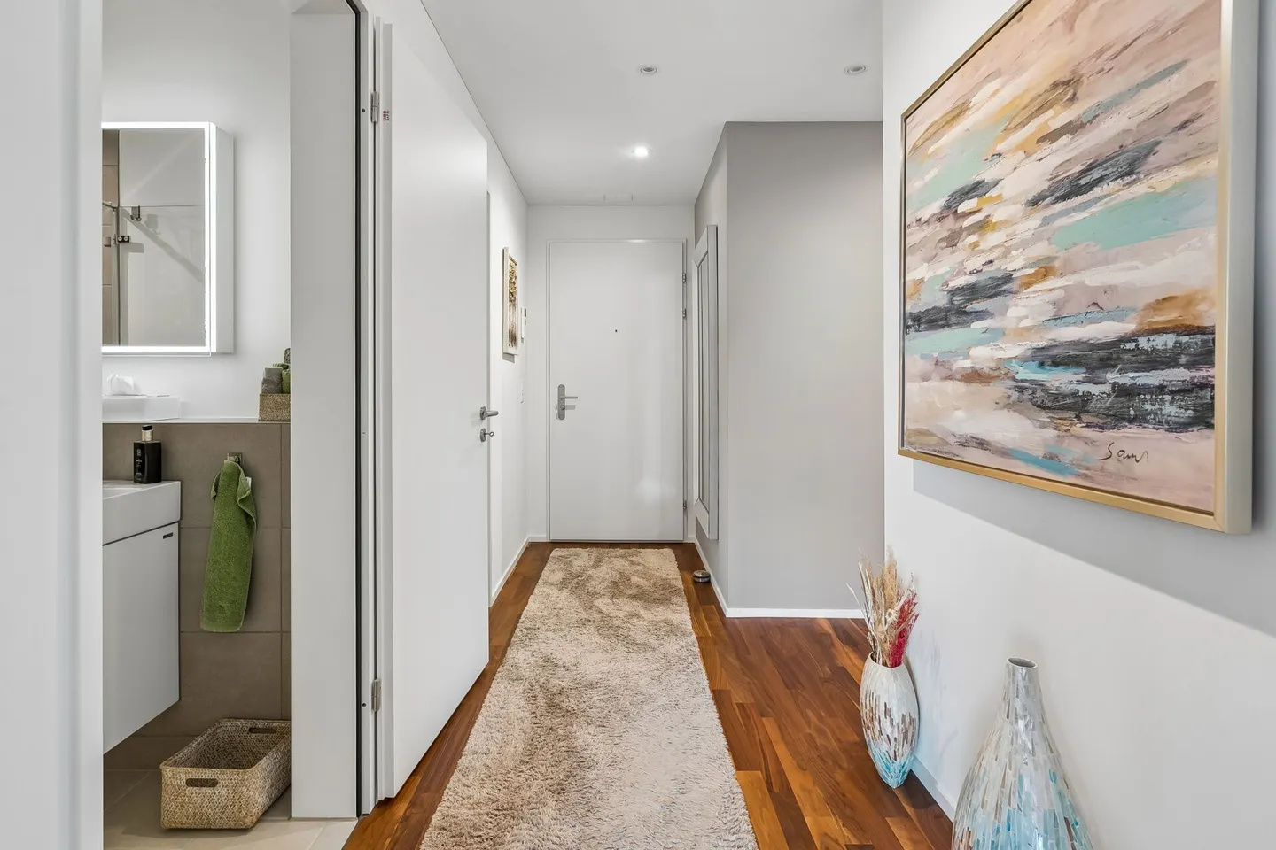 High-quality 3.5 room apartment with large balcony - Photo 2 of 14