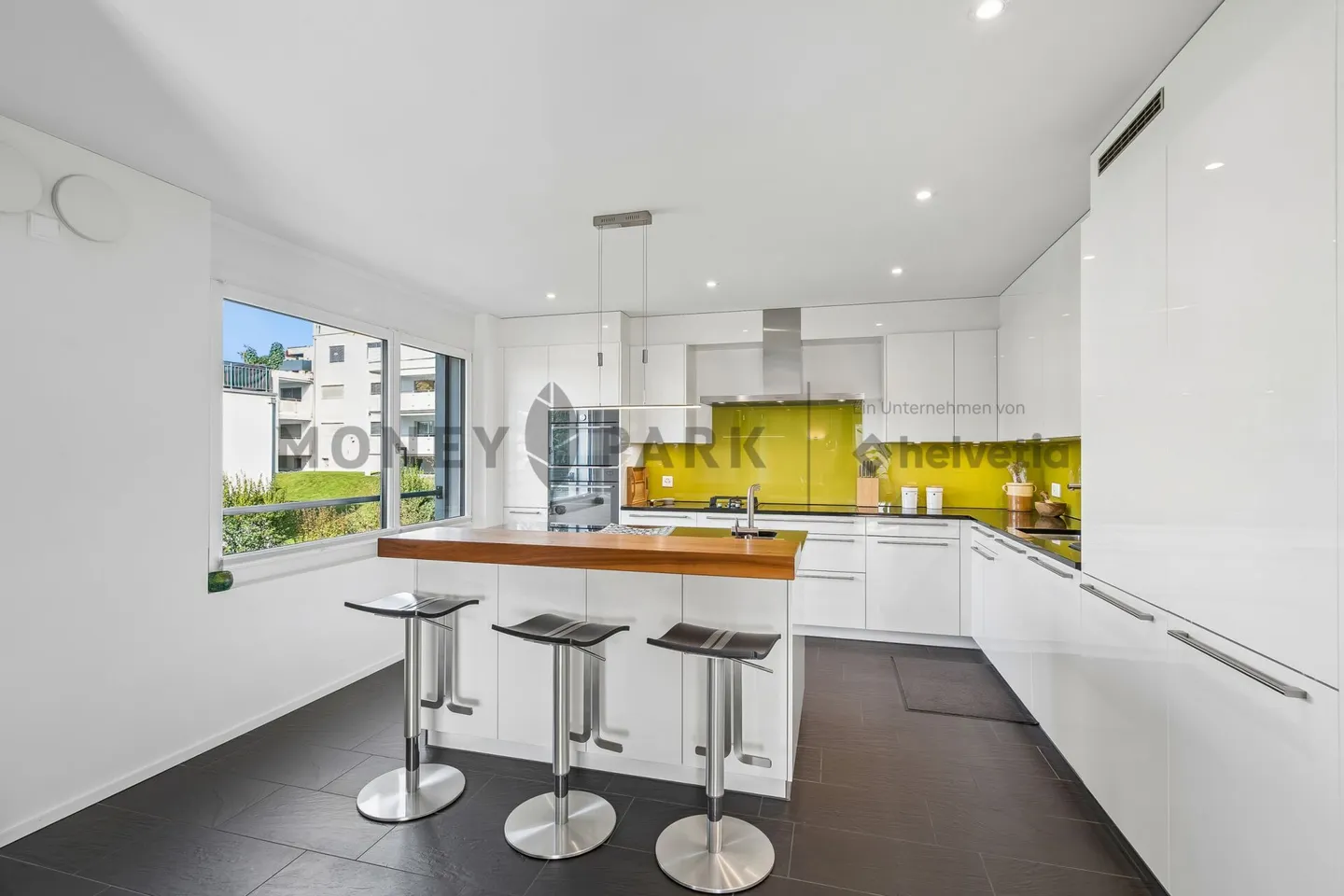 High-quality 3.5 room apartment with large balcony - Photo 4 of 14