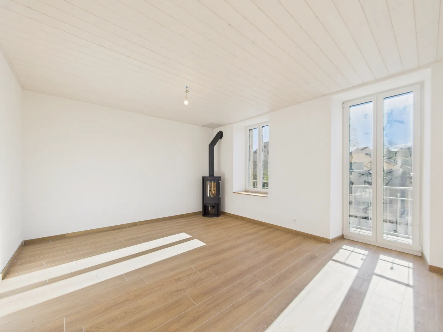 Helles und vollständig renoviertes 4,5-Zimmer-Apartment mit Kamin in Châtill - Foto 4 von 13