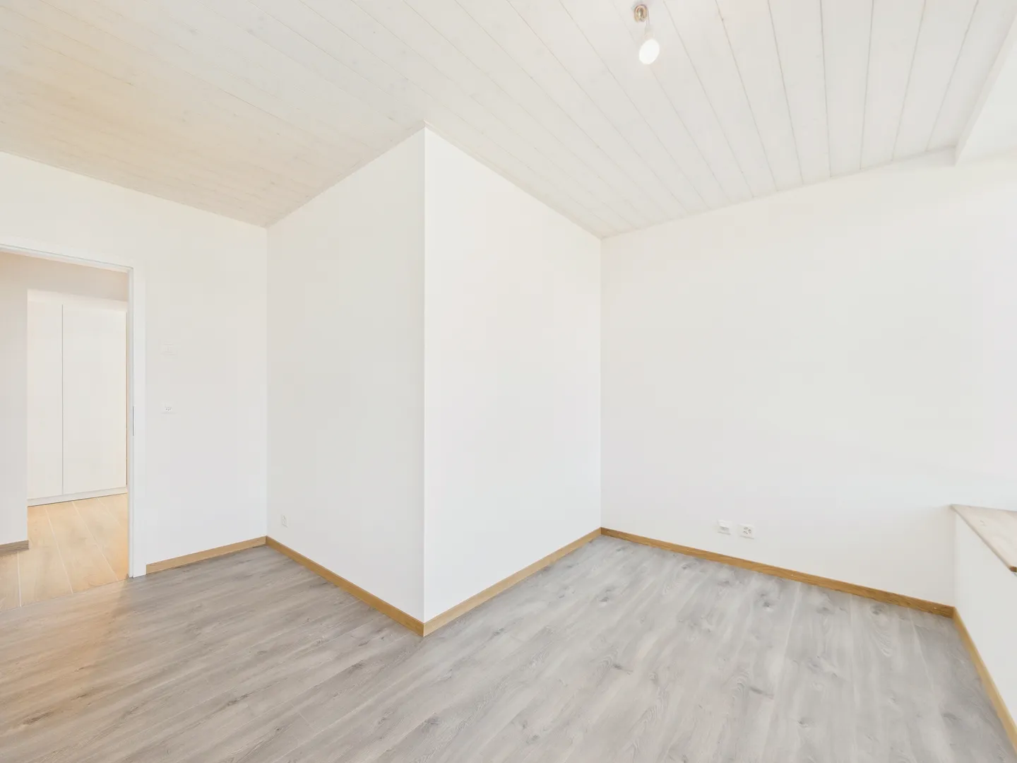 Helles und vollständig renoviertes 4,5-Zimmer-Apartment mit Kamin in Châtill - Foto 8 von 13