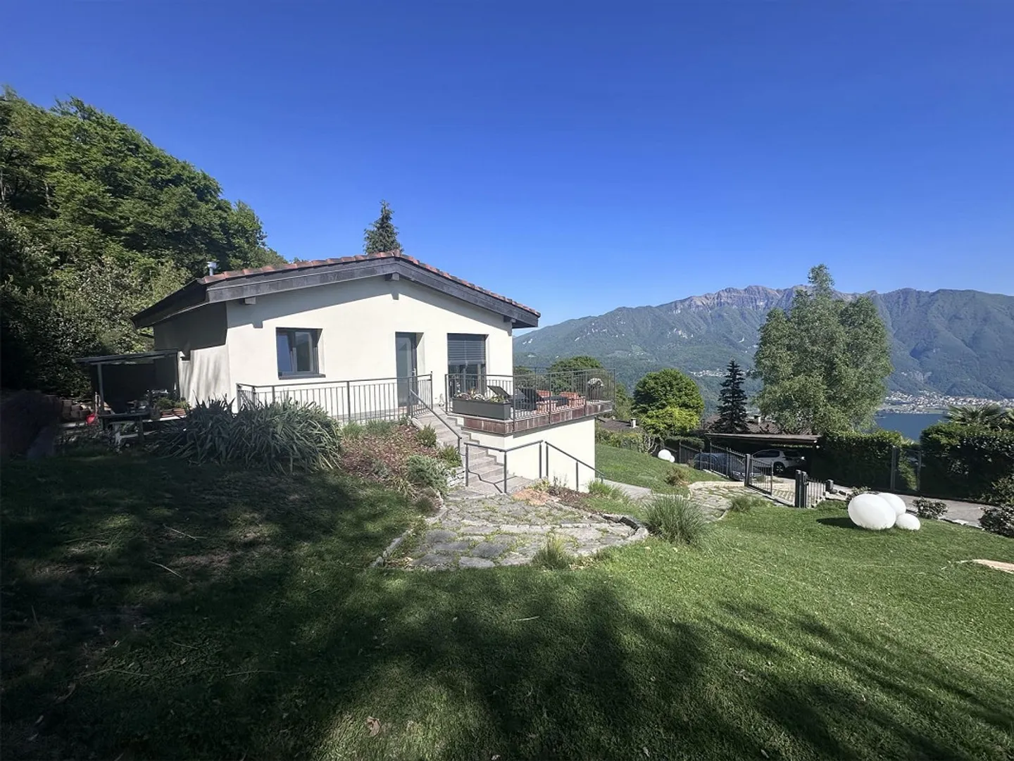 SPEKTAKULÄRES HAUS 5.5 MIT WUNDERSCHÖNEM SEEBLICK - Foto 4 von 13