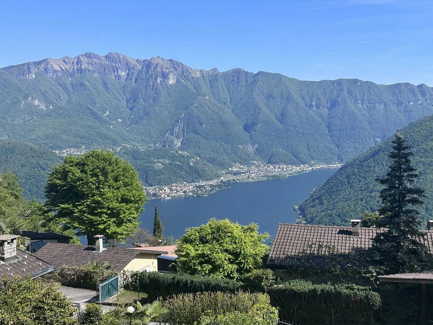 SPEKTAKULÄRES HAUS 5.5 MIT WUNDERSCHÖNEM SEEBLICK - Foto 6 von 13