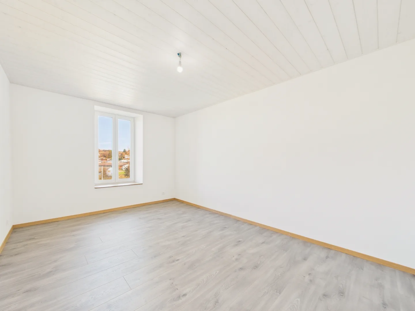 Helles und vollständig renoviertes 4,5-Zimmer-Apartment mit Kamin in Châtill - Foto 6 von 13