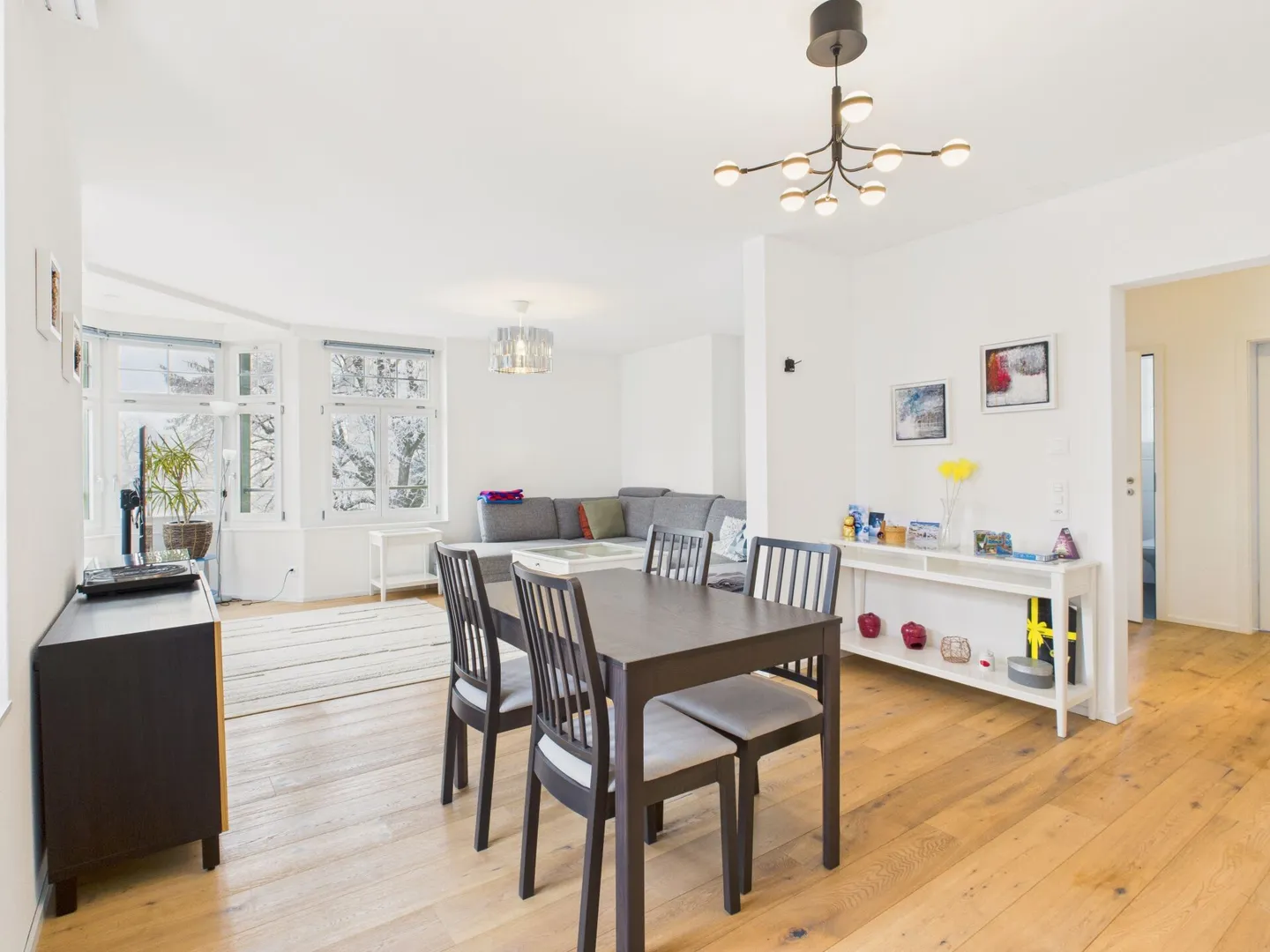 Spacious 4.5-room apartment for residential or commercial use in the heart of Wil - Photo 3 of 14