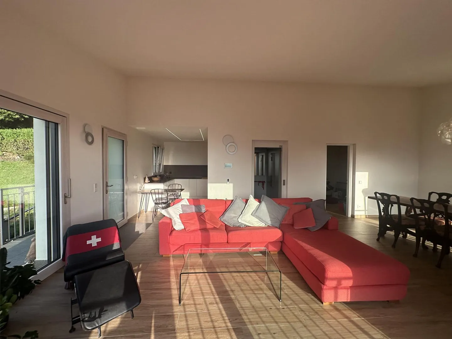 SPEKTAKULÄRES HAUS 5.5 MIT WUNDERSCHÖNEM SEEBLICK - Foto 8 von 13