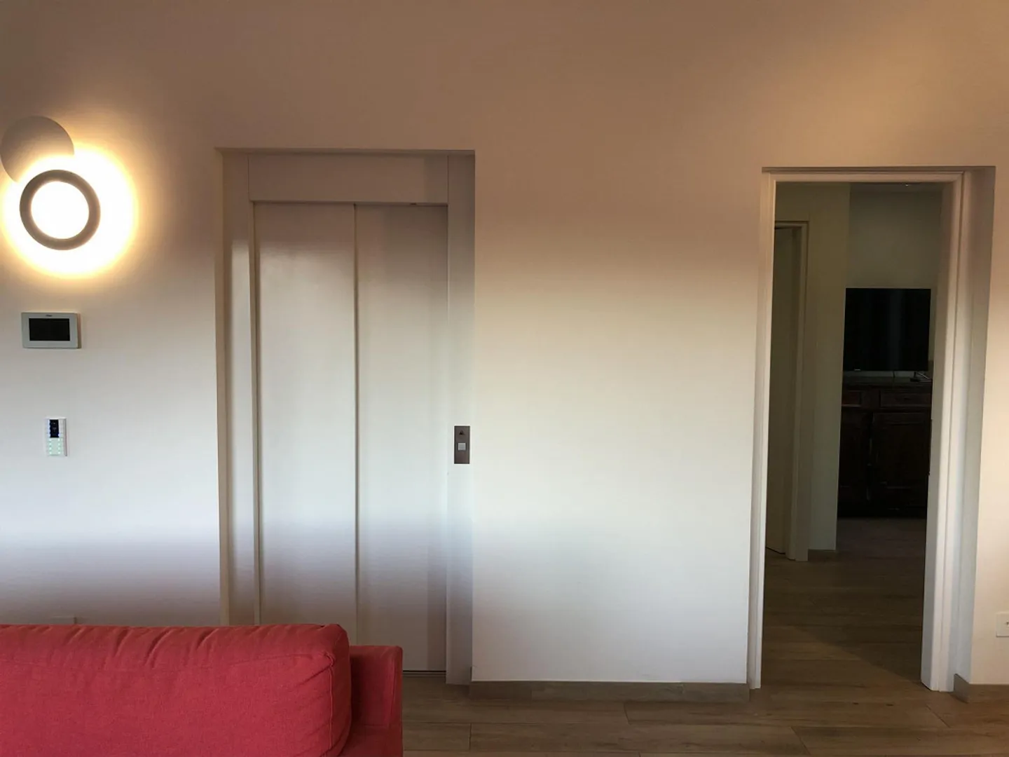 SPEKTAKULÄRES HAUS 5.5 MIT WUNDERSCHÖNEM SEEBLICK - Foto 11 von 13