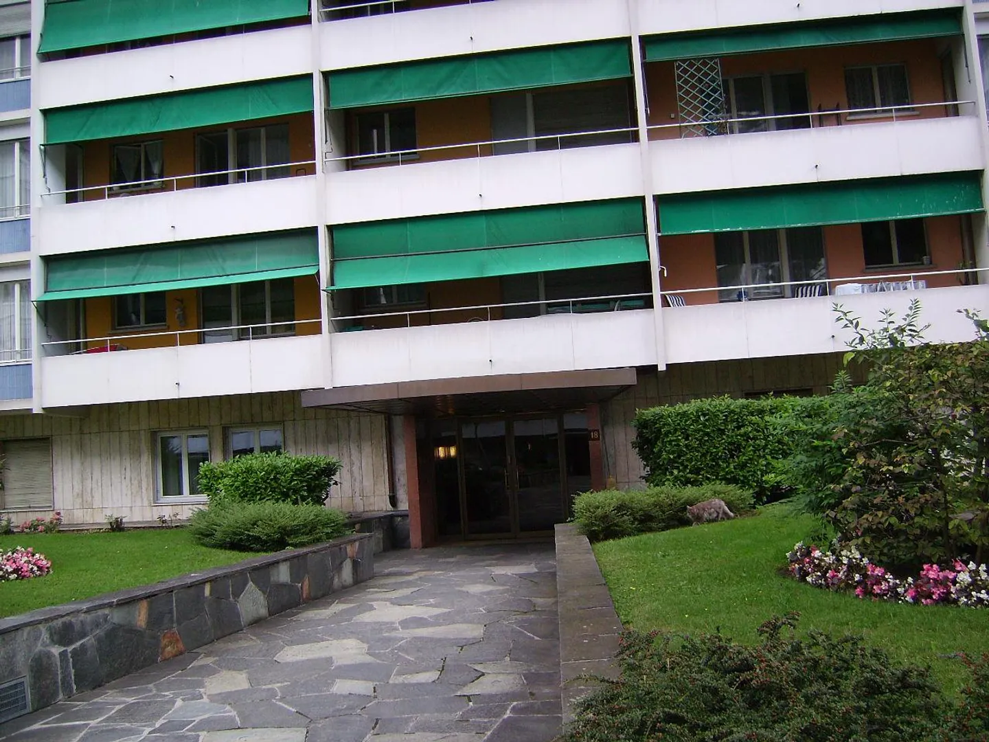 4 1/2 Pieces Contemporary in the Heart of Florissant - Photo 1 of 10