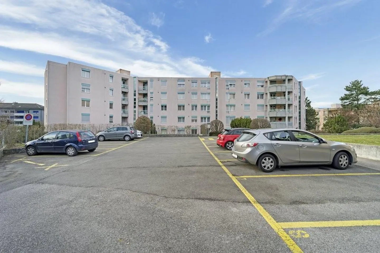 Place de Parking Pratique - Photo 2 sur 2