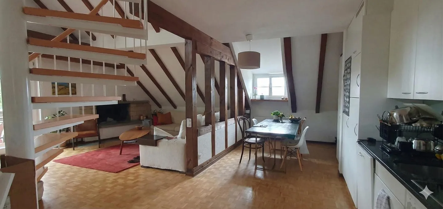 Charming 3.5-room duplex apartment in the attic – Uitikon Waldegg (village center) - Photo 9 of 11