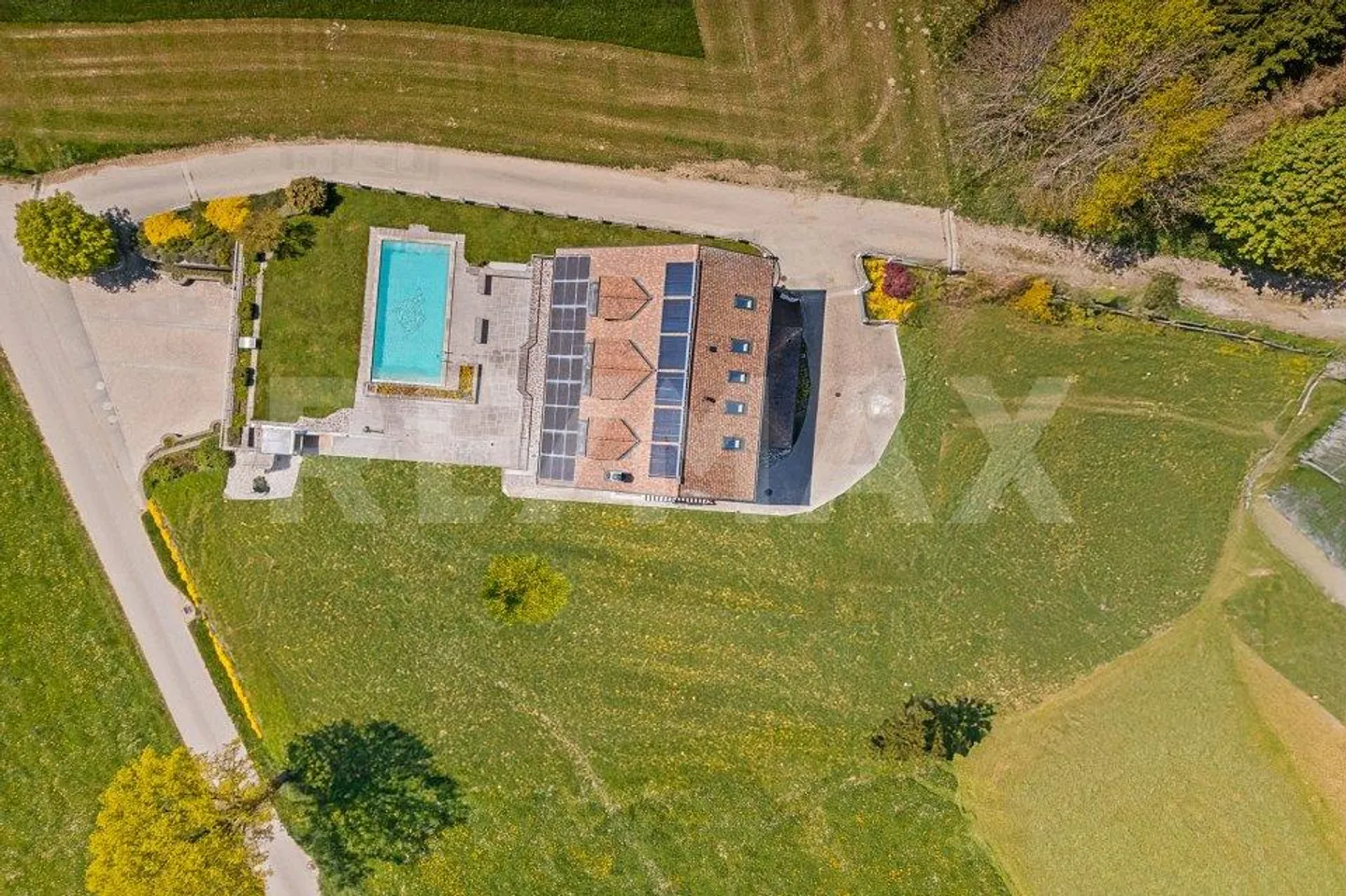 Large character house with pool, charm and absolute discretion - Photo 1 of 13
