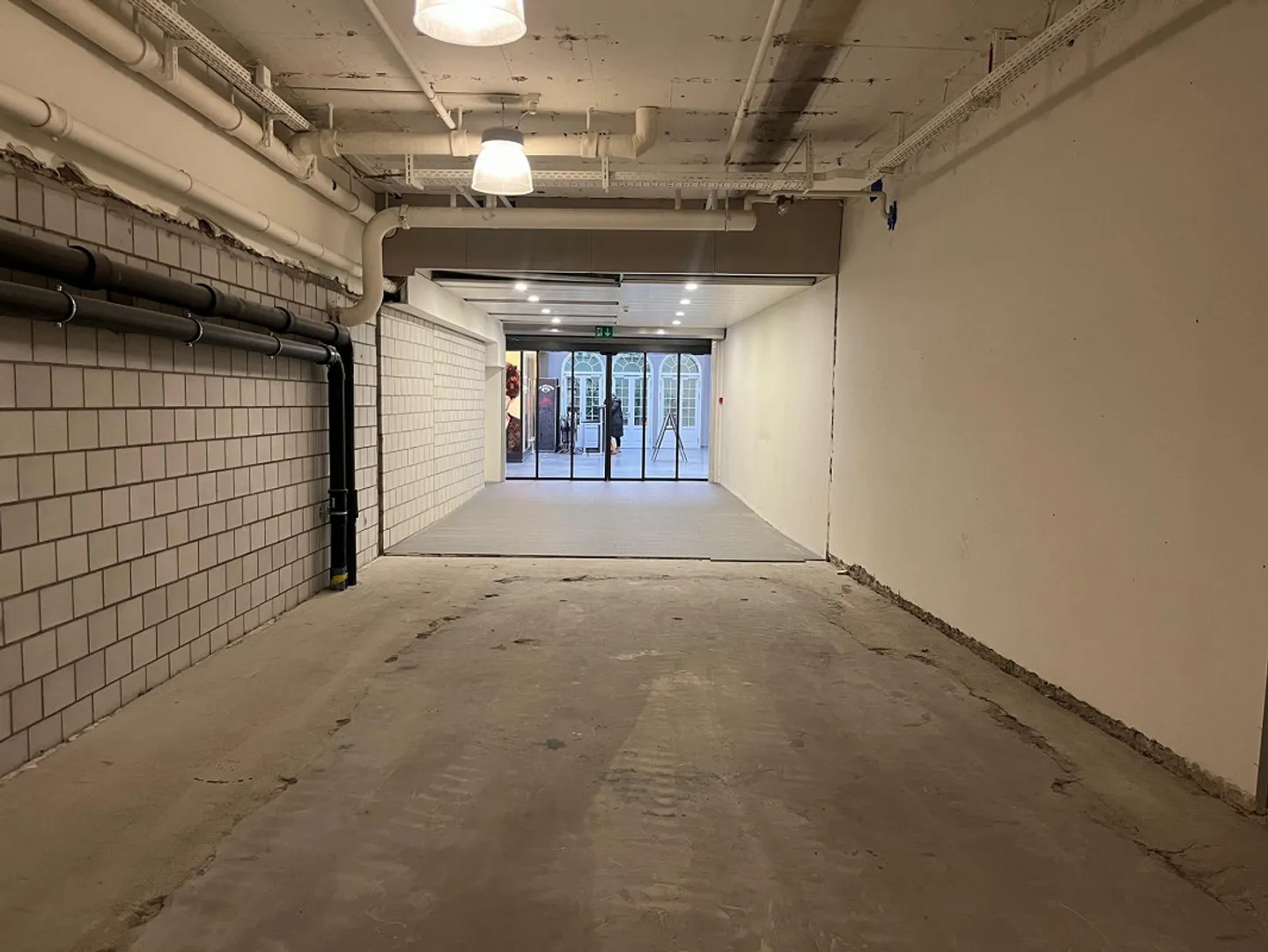 Attractive retail space in prime central location - Photo 3 of 6