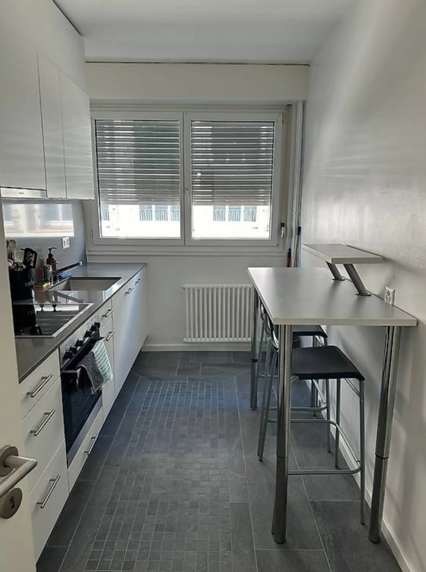 Apartment with 3 rooms in the city center of Geneva - Photo 2 of 5