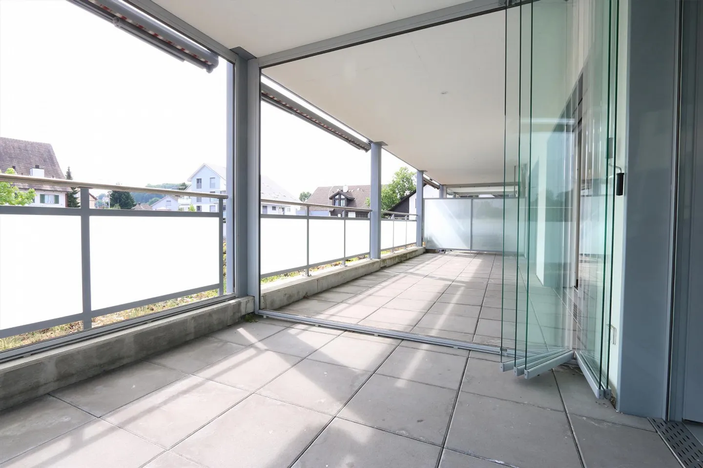 4.5-room apartment on the 1st floor with private washing tower - Photo 3 of 13