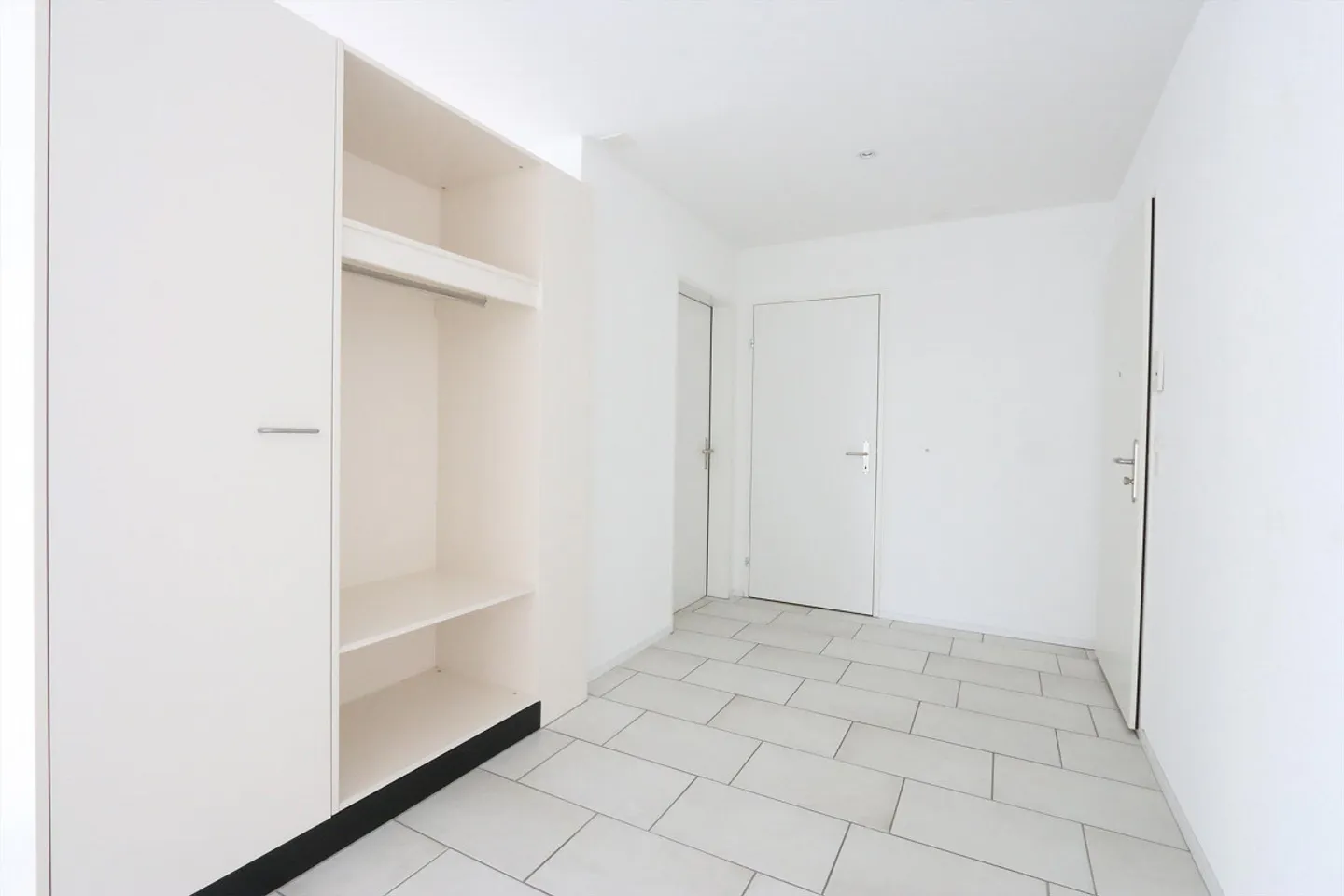 4.5-room apartment on the 1st floor with private washing tower - Photo 4 of 13