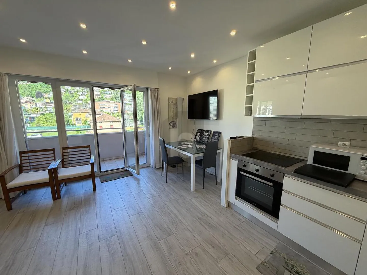 1.5 Room Apartment - Photo 2 of 3