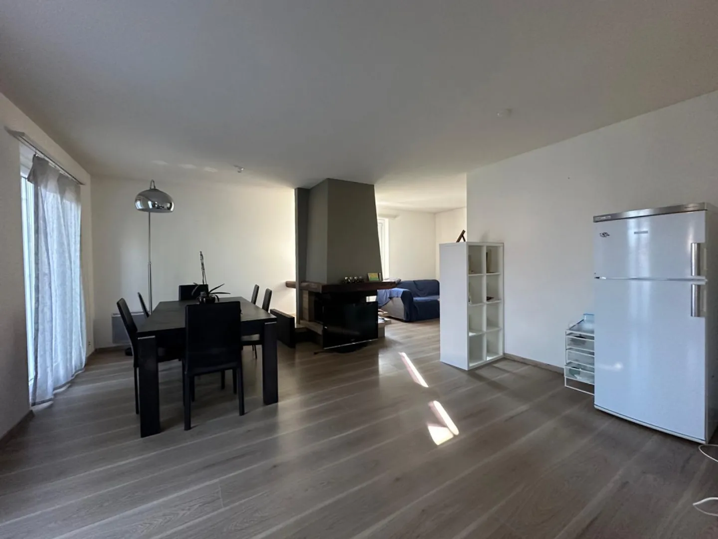 Room for rent in beautiful villa in the heart of Gland - Photo 5 of 8