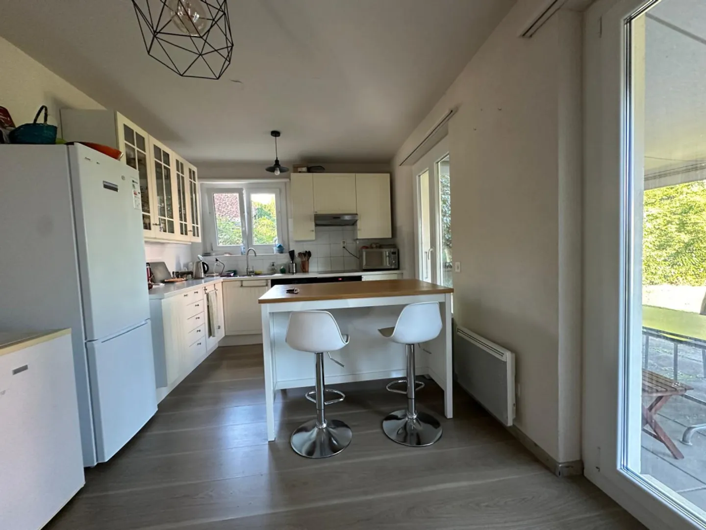 Room for rent in beautiful villa in the heart of Gland - Photo 6 of 8