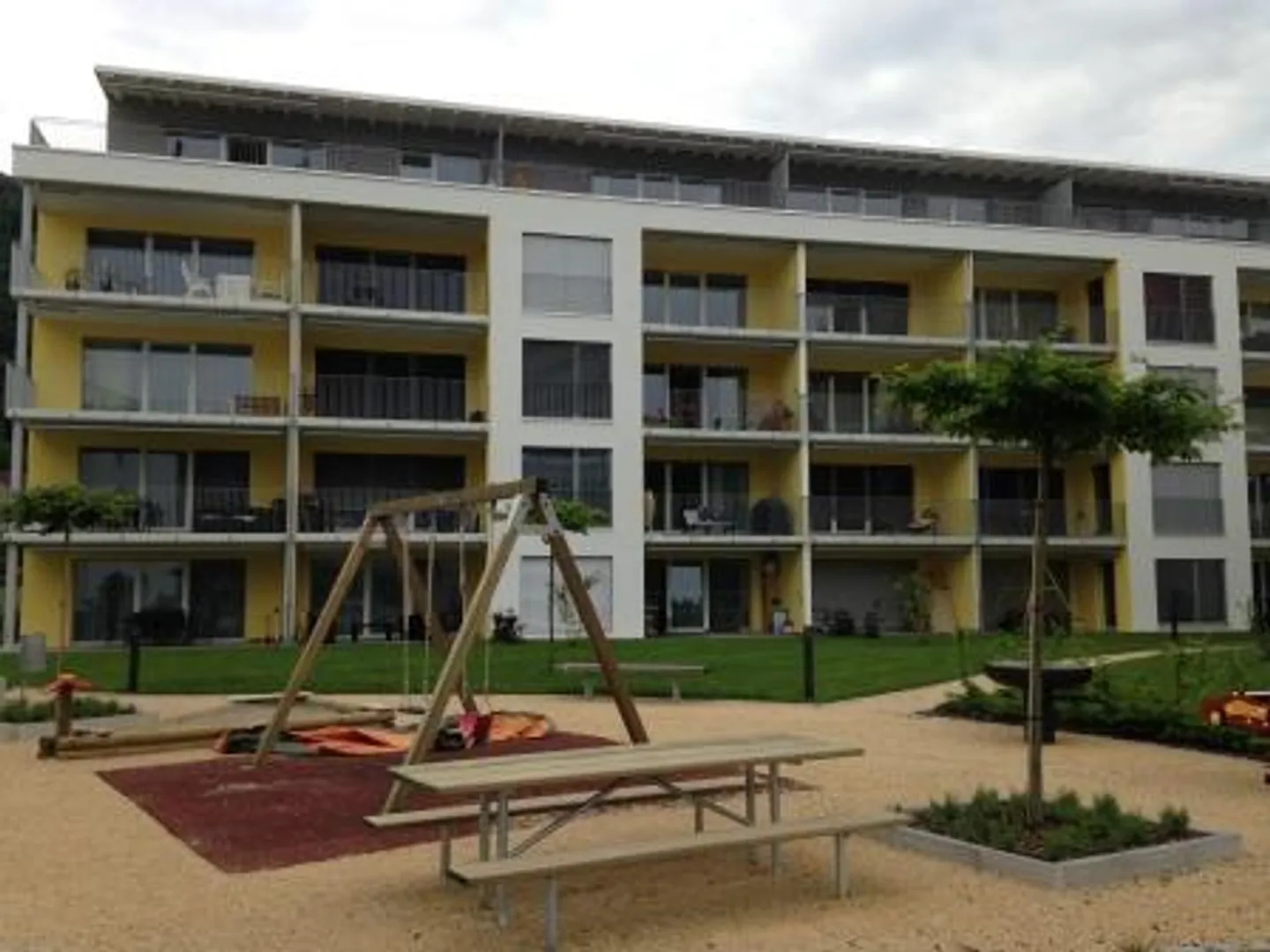 Appartement moderne avec balcon - Photo 2 sur 6